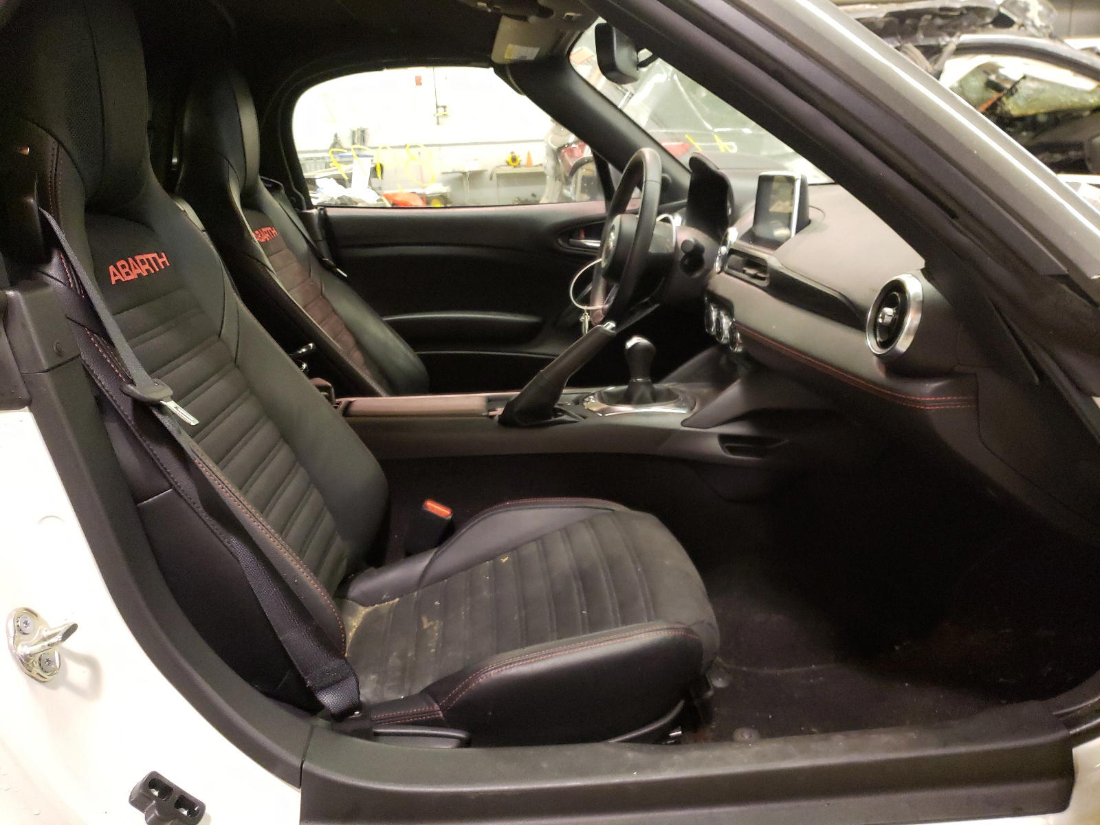 Photo 5 from auction – 2019 FIAT 124 SPIDER with VIN JC1NFAEK2K0141740