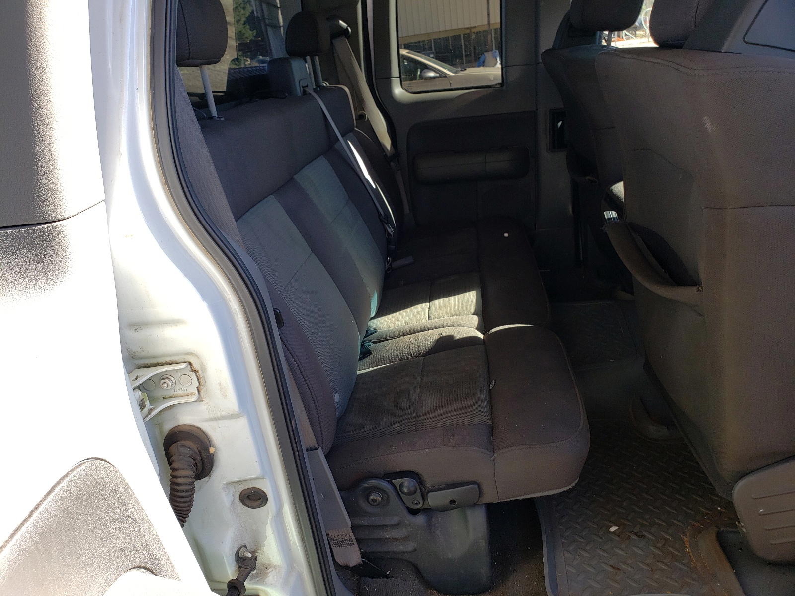 Photo 6 from auction – 2005 FORD F150 with VIN 1FTRX12W75FA35097