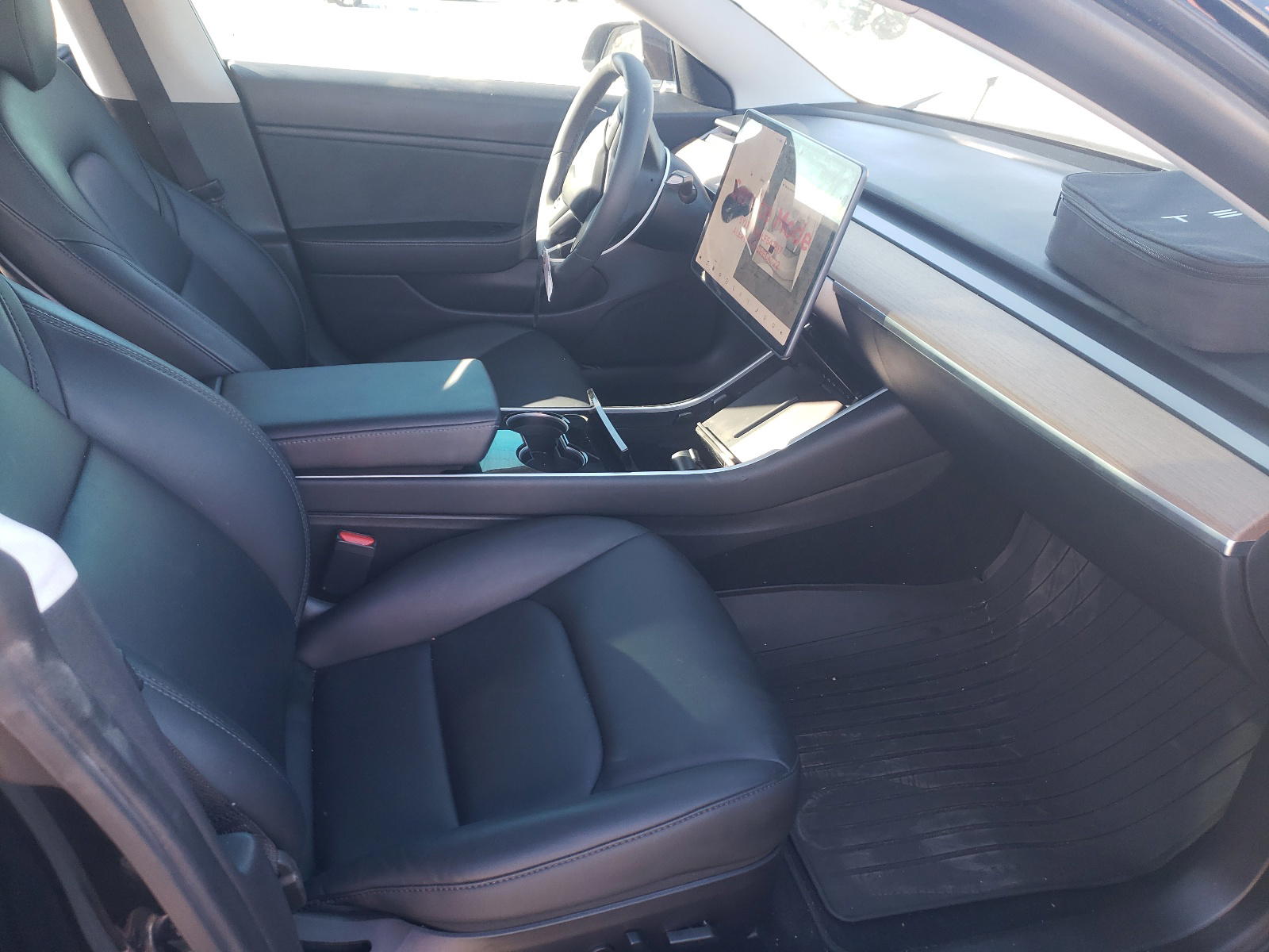Photo 5 from auction – 2020 TESLA MODEL 3 with VIN 5YJ3E1EBXLF647817