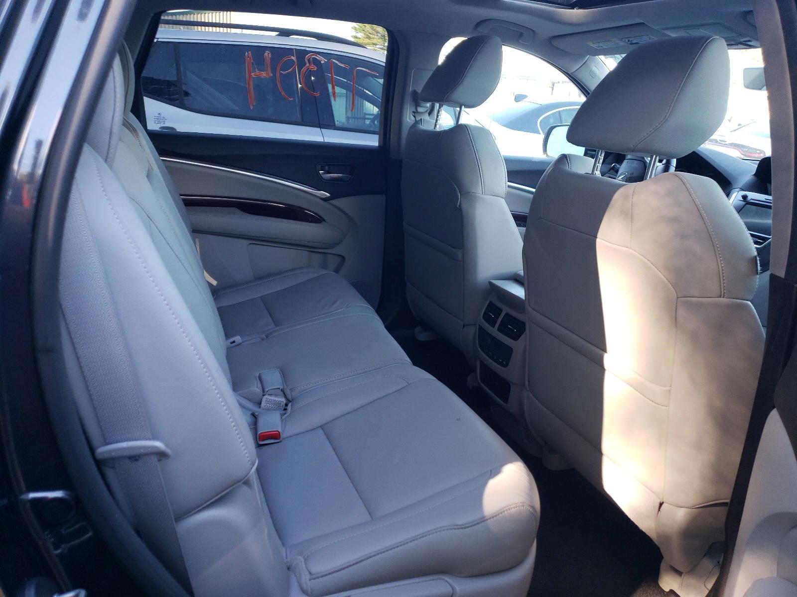 Photo 6 from auction – 2016 ACURA MDX with VIN 5FRYD4H23GB032200