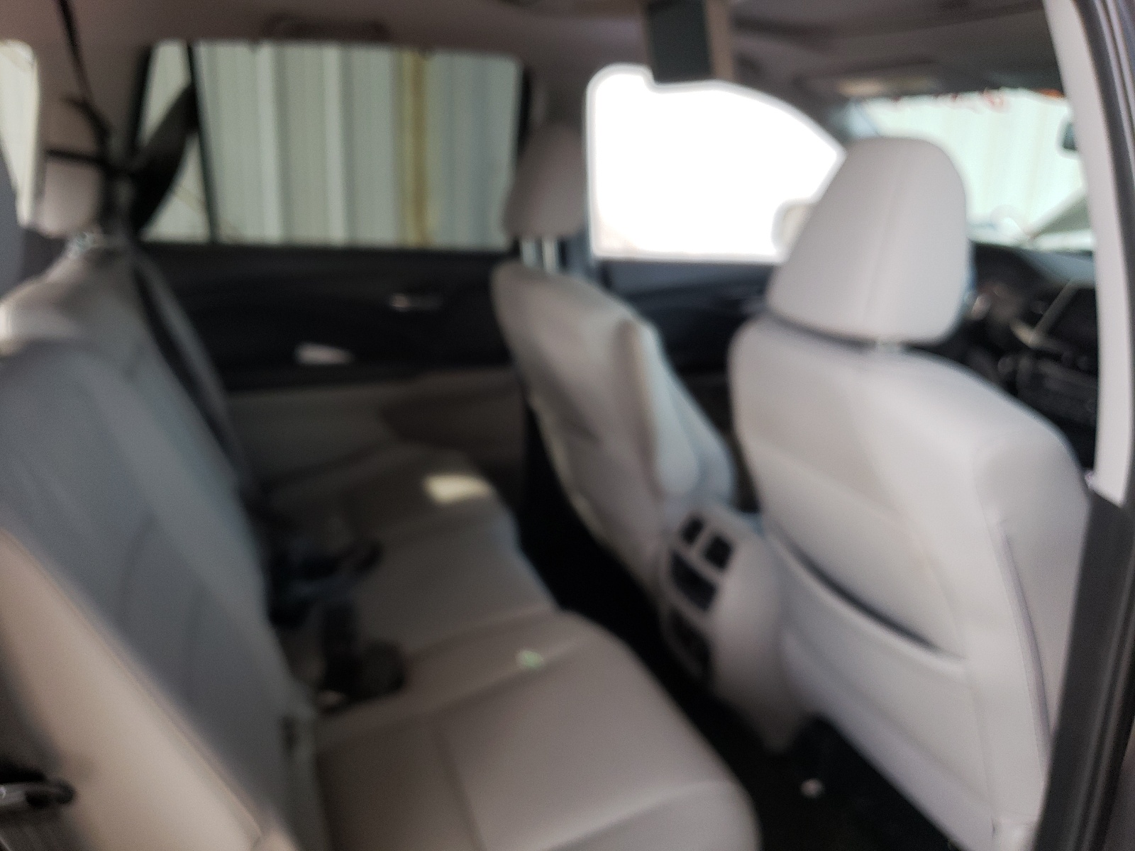Photo 6 from auction – 2018 HONDA PILOT TOUR with VIN 5FNYF5H92JB014552