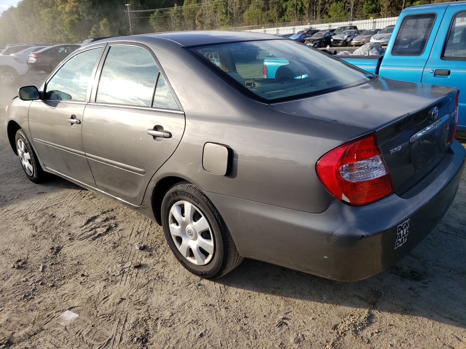 Photo 3 from auction – 2004 TOYOTA CAMRY LE with VIN 4T1BE32K74U933981