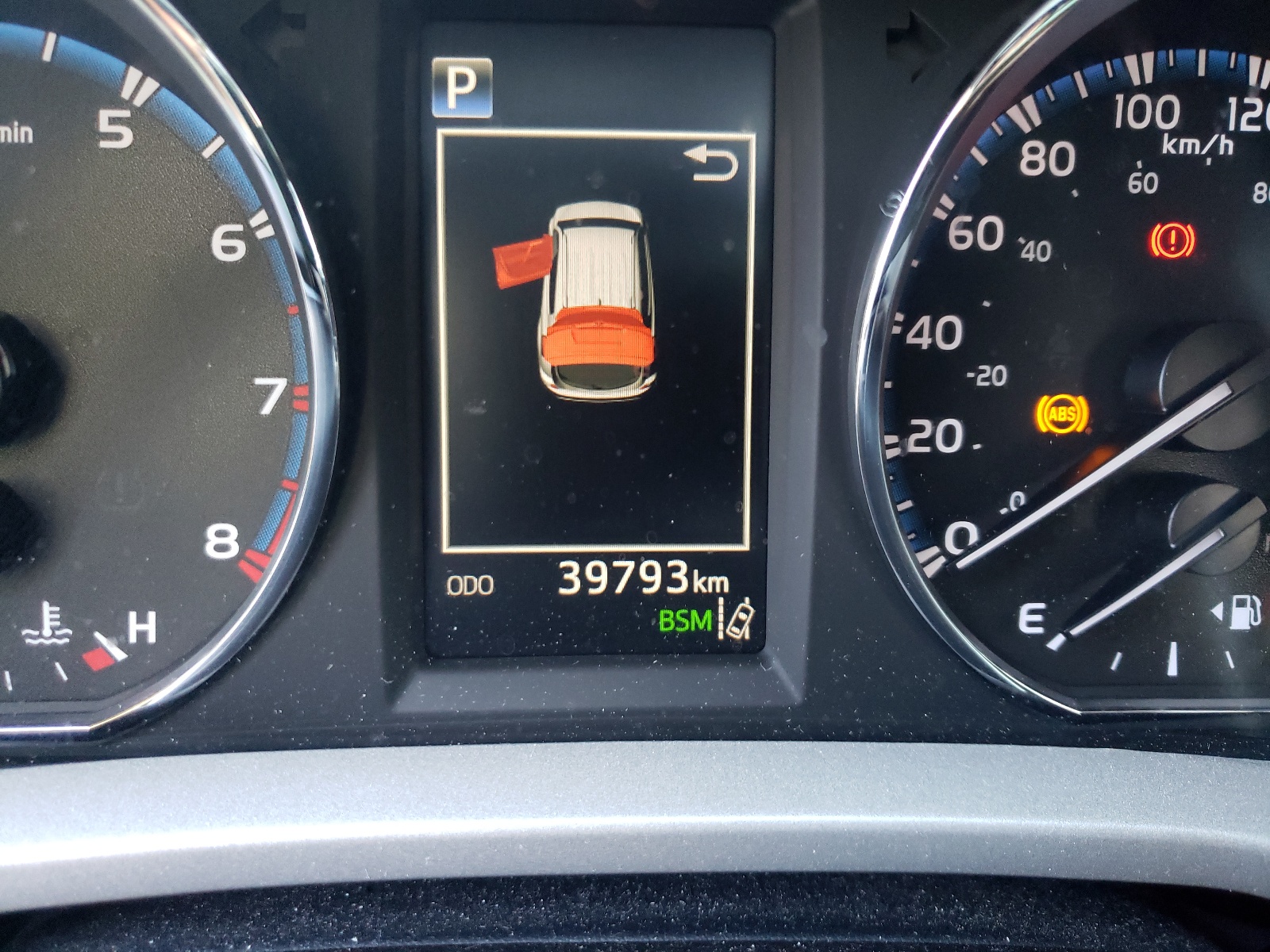 Photo 8 from auction – 2018 TOYOTA RAV4 ADVEN with VIN 2T3RFREV9JW762061