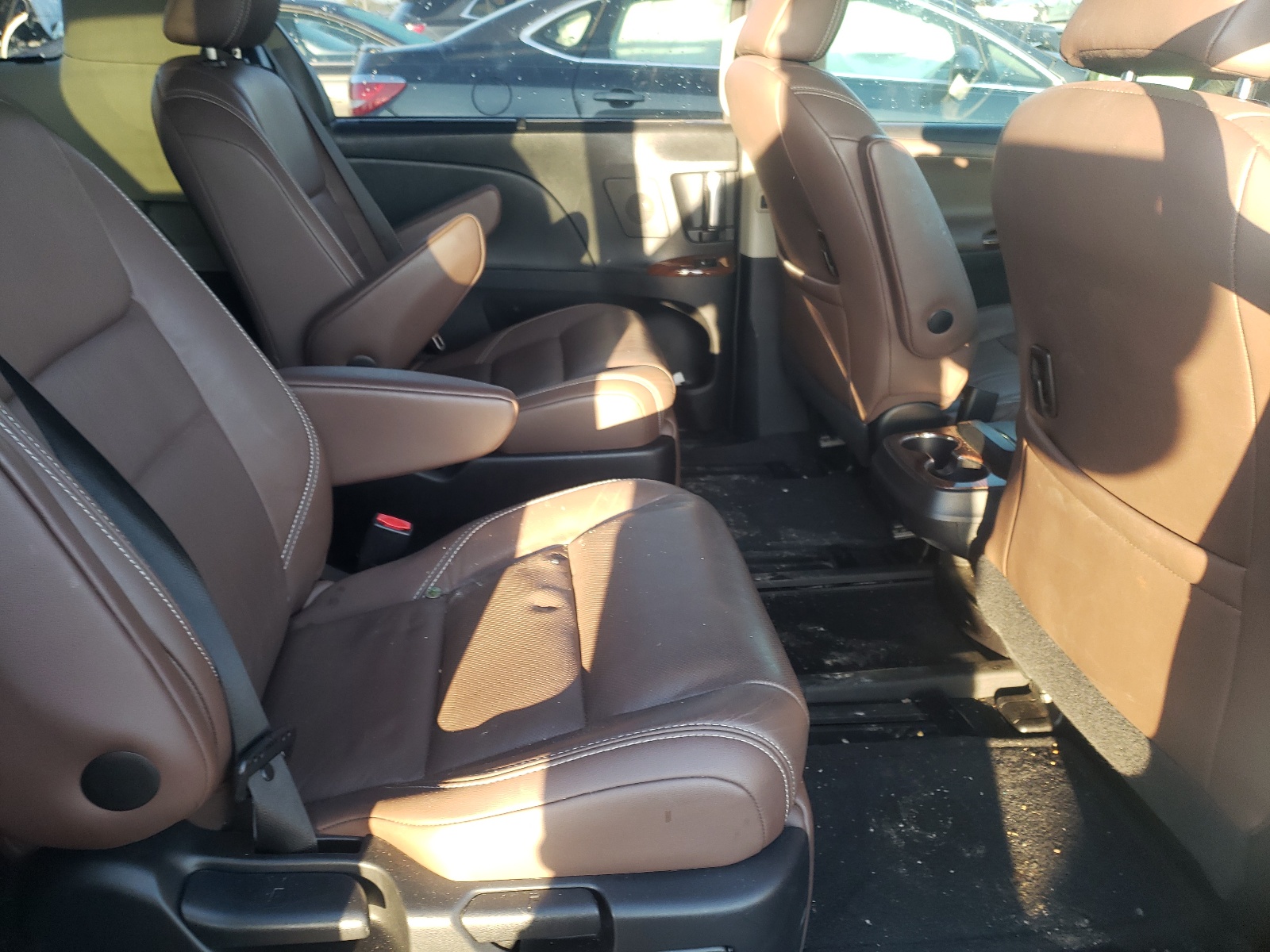 Photo 6 from auction – 2016 TOYOTA SIENNA XLE with VIN 5TDYK3DC4GS731458