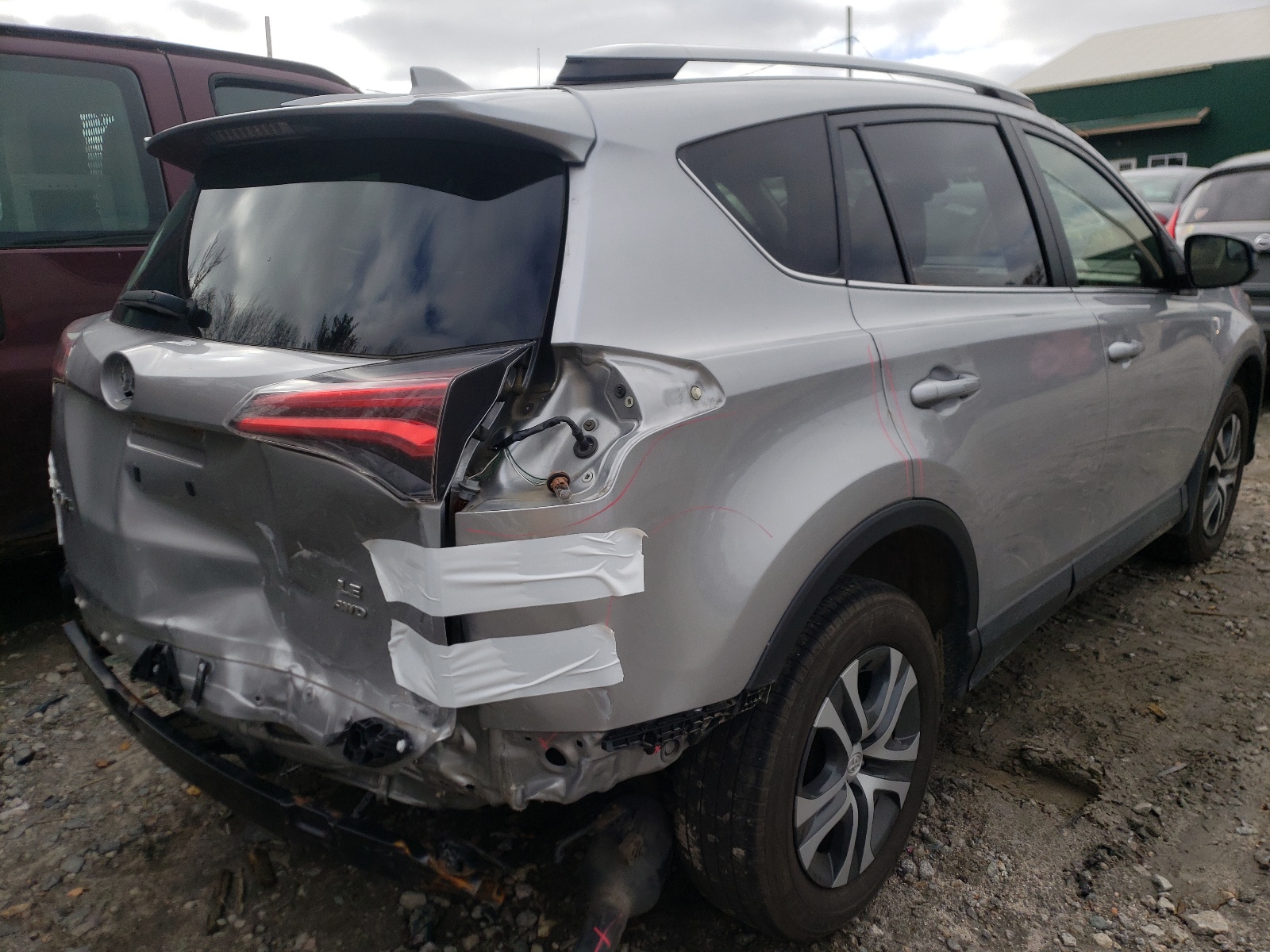 Photo 4 from auction – 2018 TOYOTA RAV4 LE with VIN JTMBFREV0JJ260023