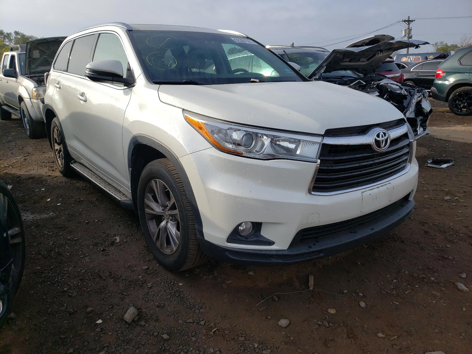 TOYOTA HIGHLANDER 2015 with VIN 5TDJKRFH9FS074037 - Photo from auction
