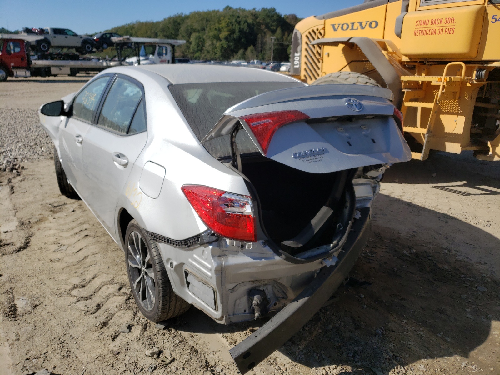 Photo 3 from auction – 2017 TOYOTA COROLLA L with VIN 5YFBURHE9HP646091