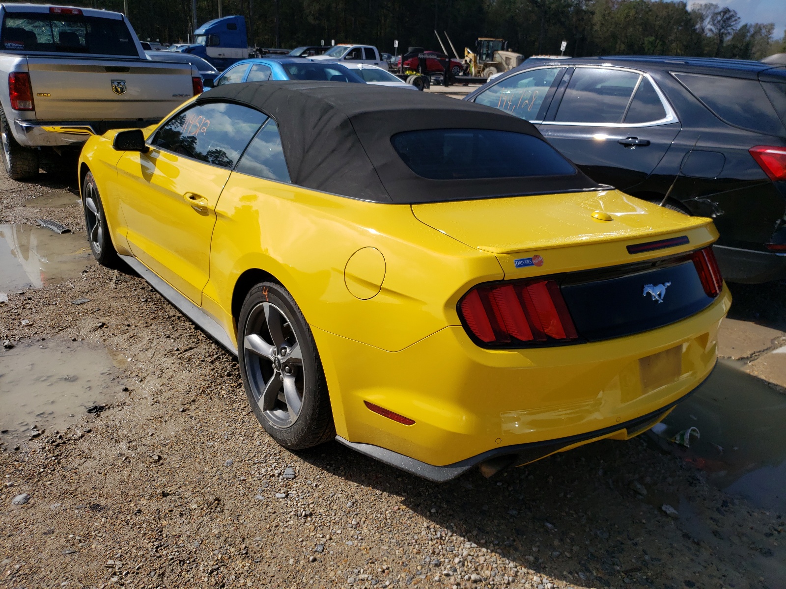 Photo 3 from auction – 2015 FORD MUSTANG with VIN 1FATP8UH9F5390184