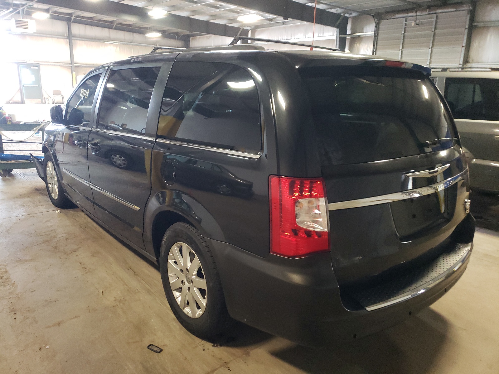 Photo 3 from auction – 2013 CHRYSLER TOWN & COU with VIN 2C4RC1BG9DR677462