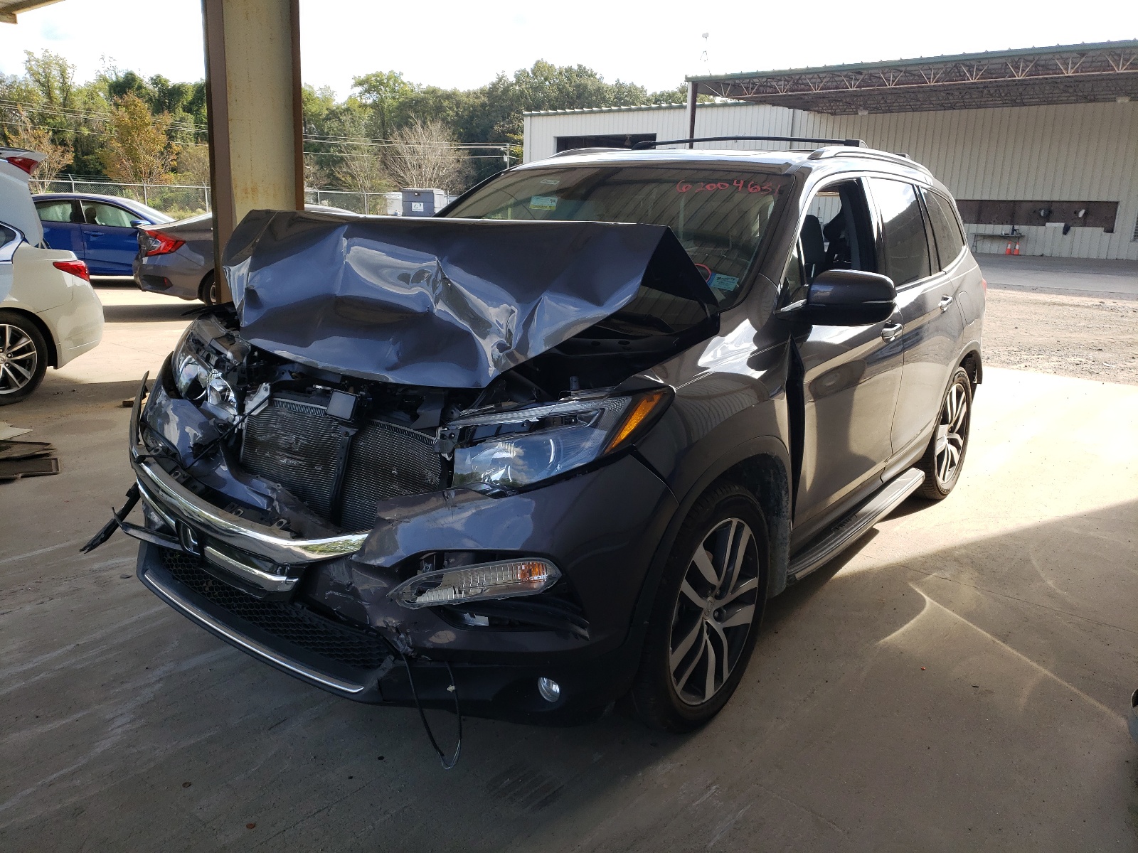 Photo 2 from auction – 2018 HONDA PILOT TOUR with VIN 5FNYF5H92JB014552
