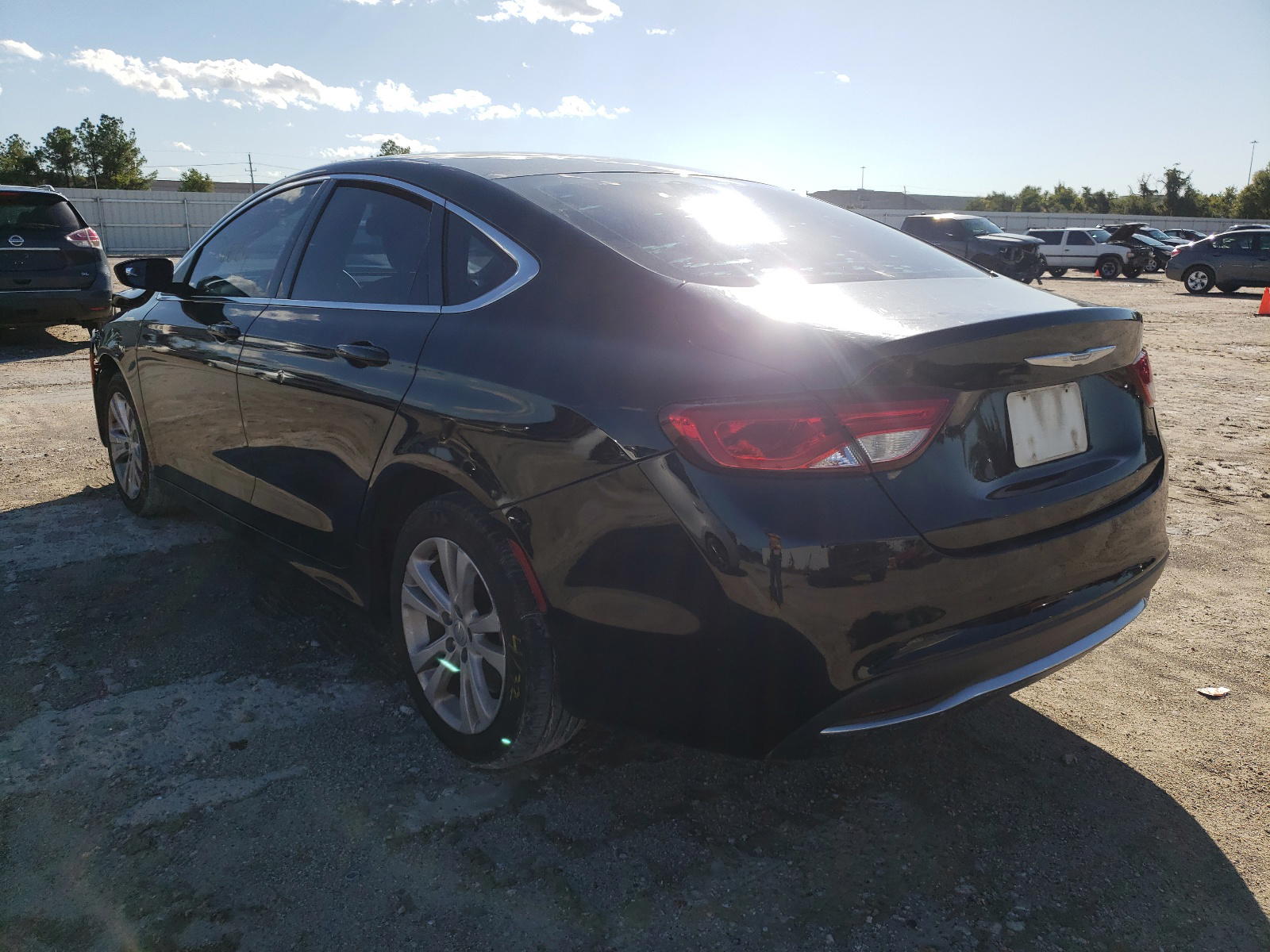 Photo 3 from auction – 2015 CHRYSLER 200 LIMITE with VIN 1C3CCCABXFN652338