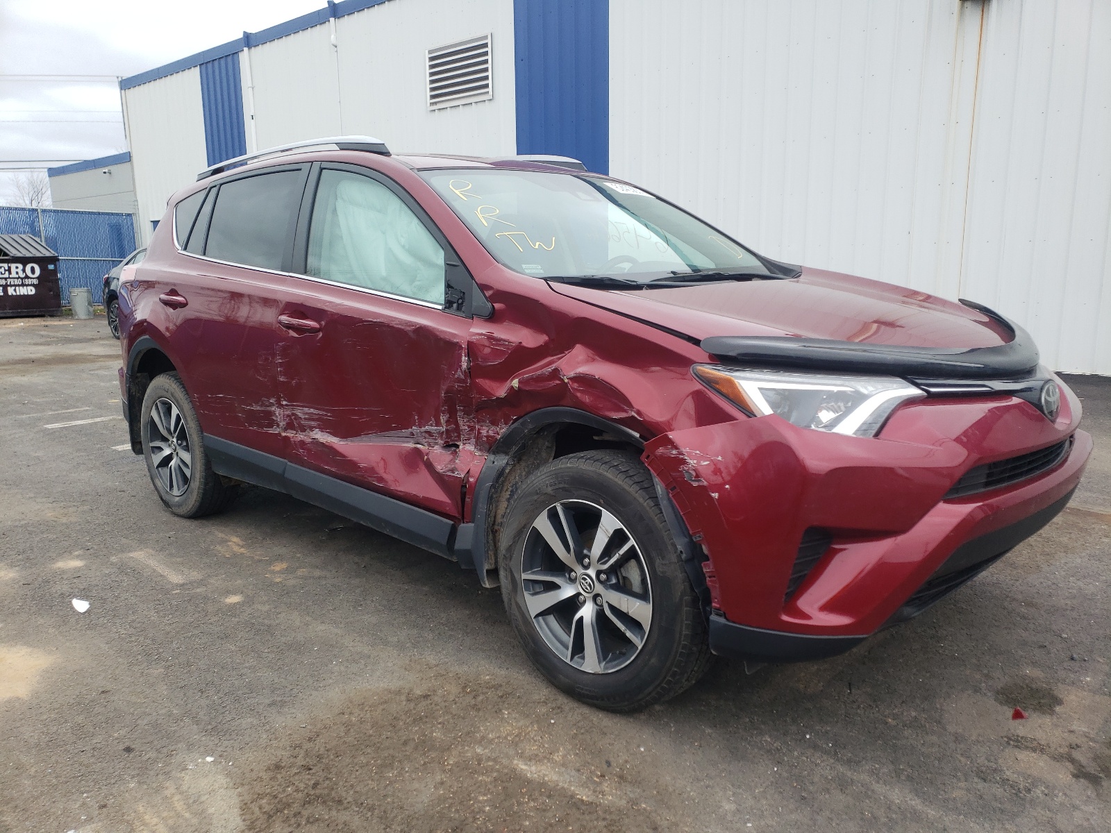 TOYOTA RAV4 LE 2018 with VIN 2T3BFREVXJW825864 - Photo from auction