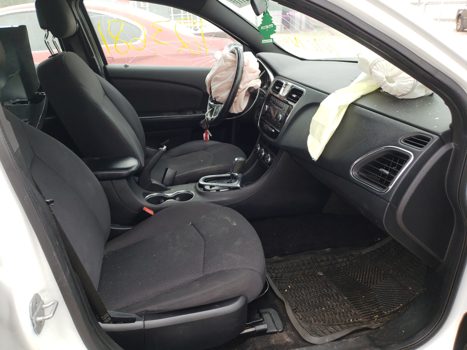 Photo 5 from auction – 2013 CHRYSLER 200 TOURIN with VIN 1C3CCBBG7DN527475