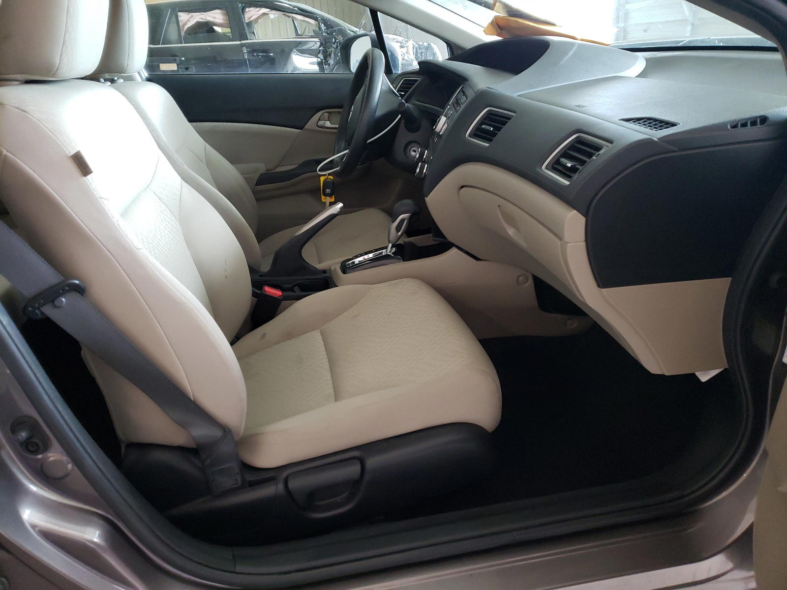 Photo 5 from auction – 2014 HONDA CIVIC LX with VIN 19XFB2F58EE061632