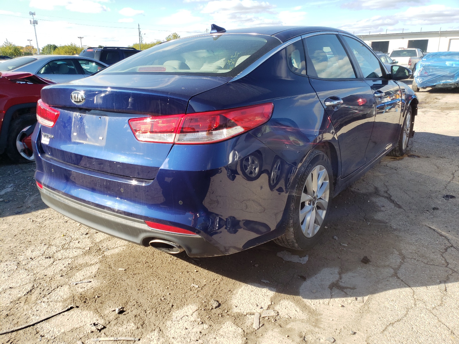 Photo 4 from auction – 2018 KIA OPTIMA with VIN 5XXGT4L34JG274062