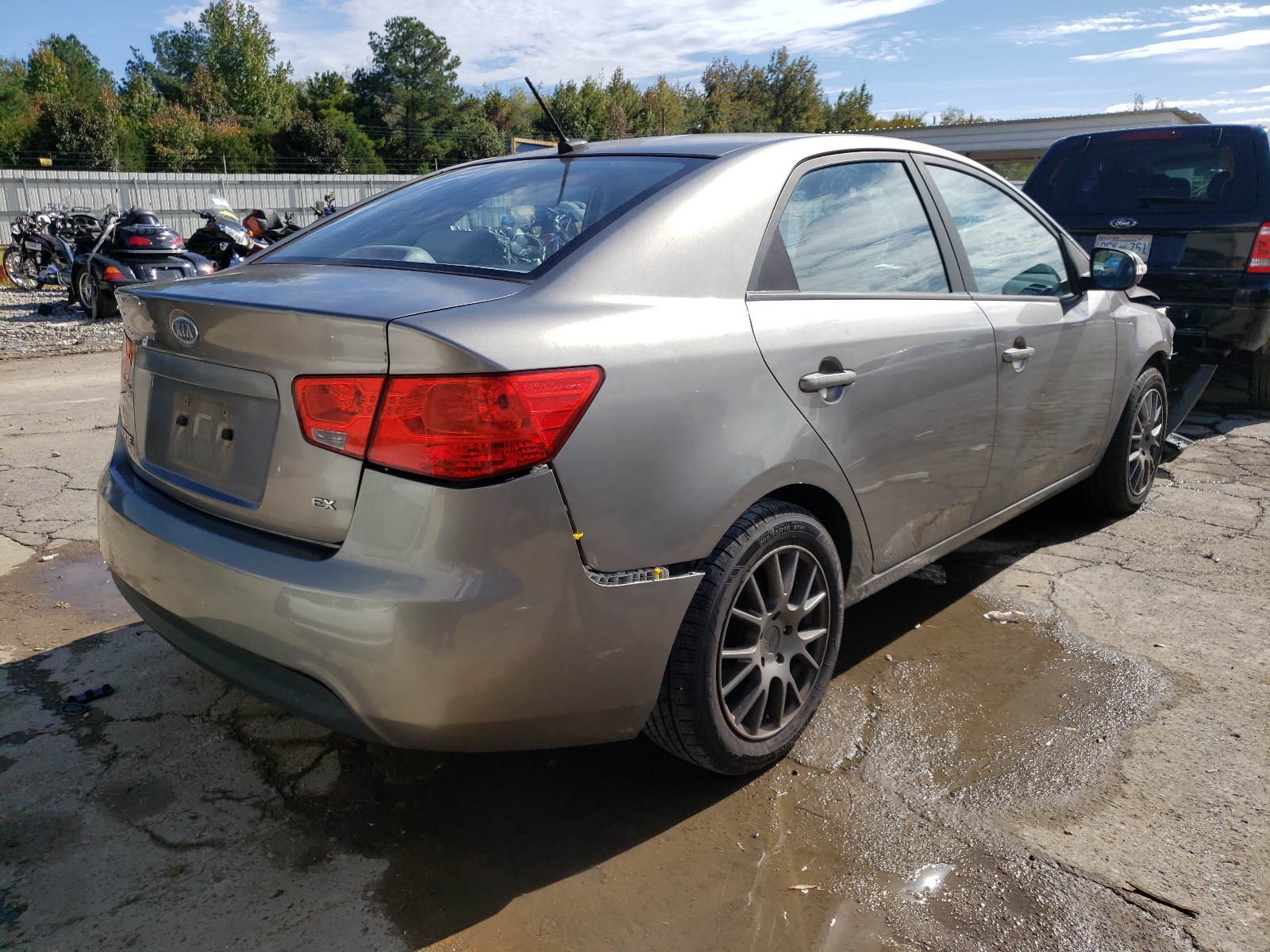Zdjęcie 4 z aukcji – 2010 KIA FORTE EX z VIN KNAFU4A2XA5059807