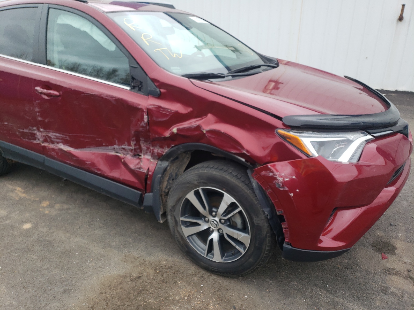 Photo 9 from auction – 2018 TOYOTA RAV4 LE with VIN 2T3BFREVXJW825864