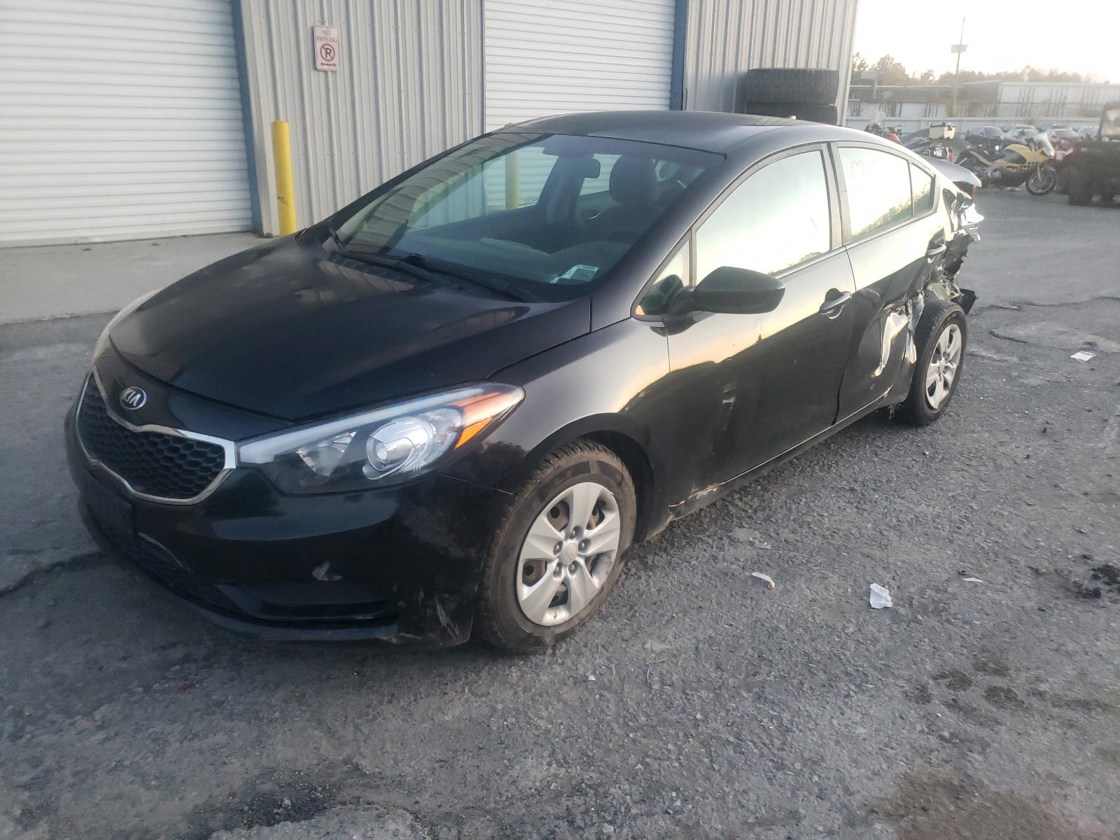 Photo 2 from auction – 2016 KIA FORTE LX with VIN KNAFK4A62G5525005