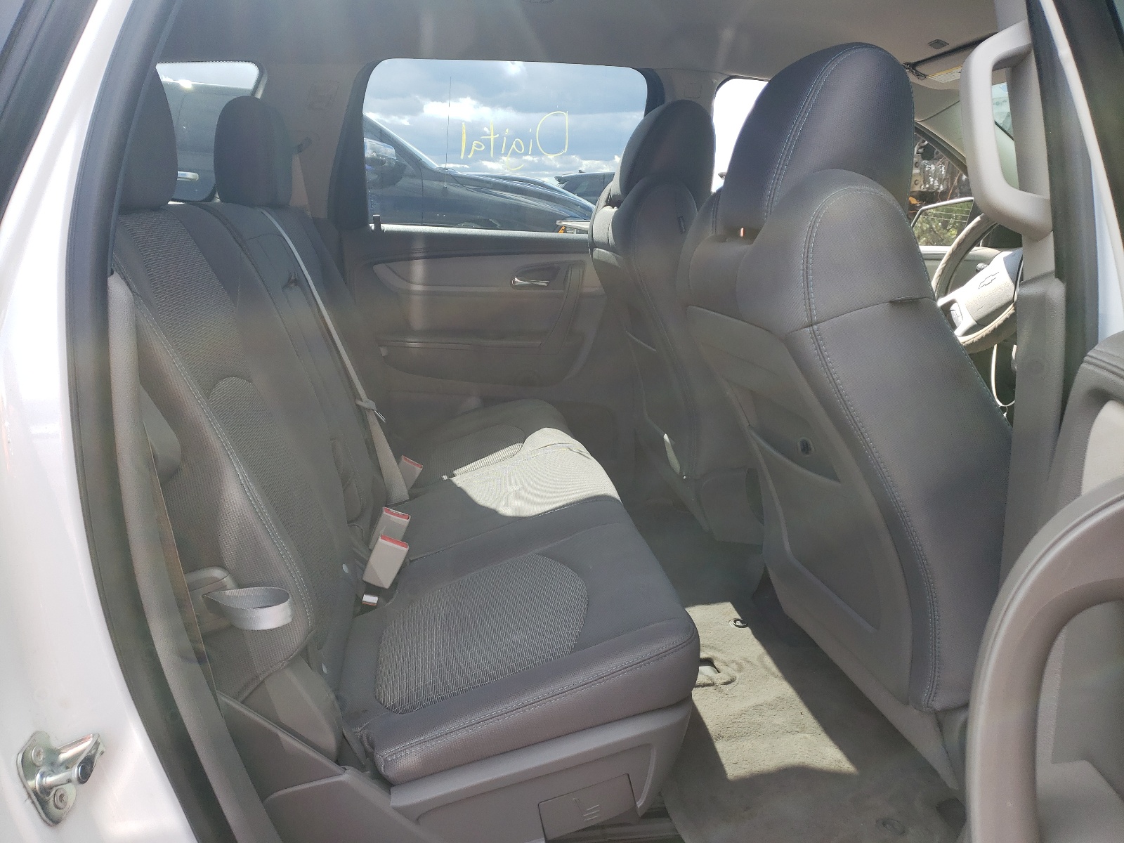 Photo 6 from auction – 2016 CHEVROLET TRAVERSE L with VIN 1GNKRFKD1GJ193935