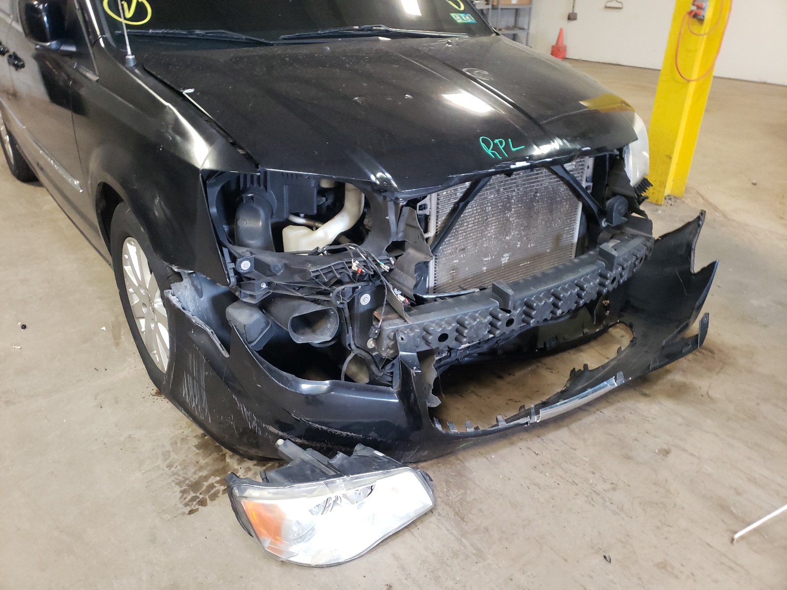 Photo 9 from auction – 2013 CHRYSLER TOWN & COU with VIN 2C4RC1BG9DR677462