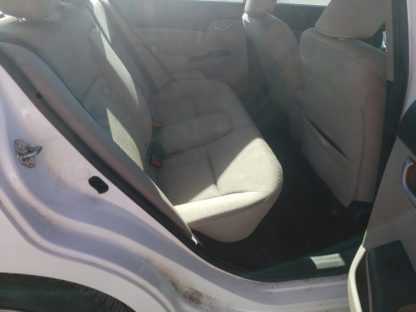 Photo 6 from auction – 2014 HONDA CIVIC LX with VIN 19XFB2F53EE071677