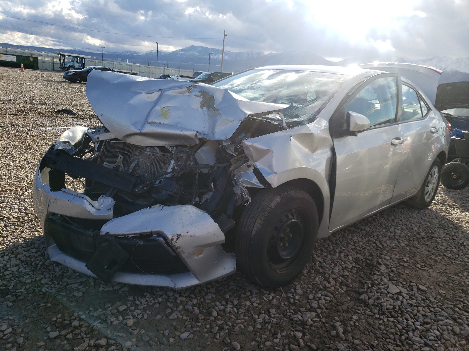 Photo 2 from auction – 2014 TOYOTA COROLLA L with VIN 5YFBURHE9EP098847