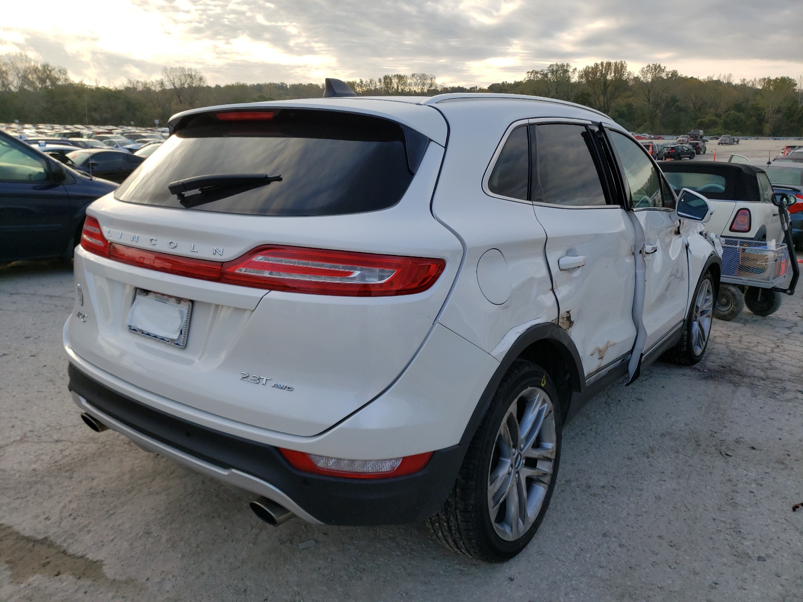 Photo 4 from auction – 2017 LINCOLN MKC RESERV with VIN 5LMTJ3DH3HUL51087