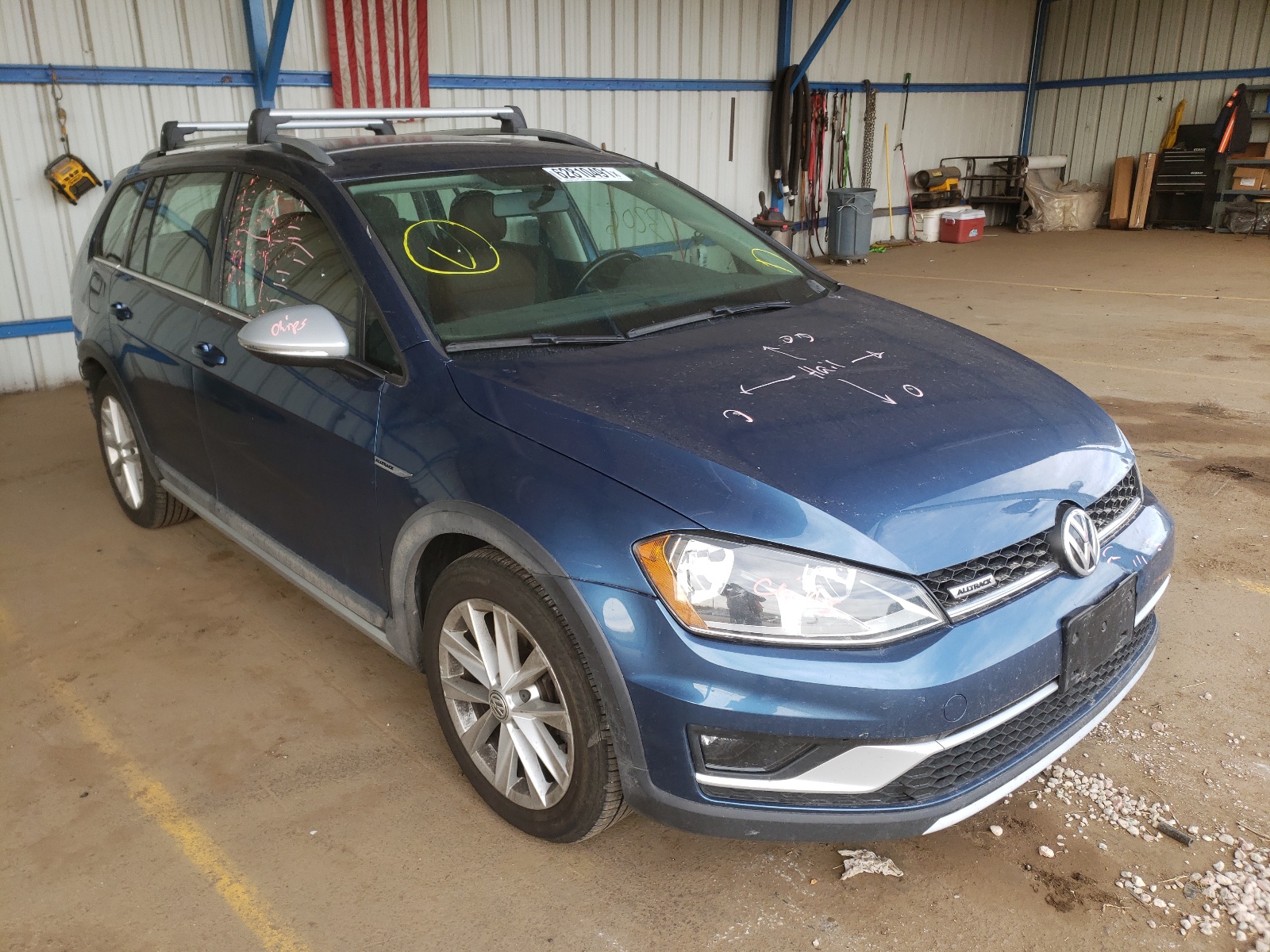 VOLKSWAGEN GOLF ALLTR 2017 with VIN 3VWH17AU2HM529501 - Photo from auction
