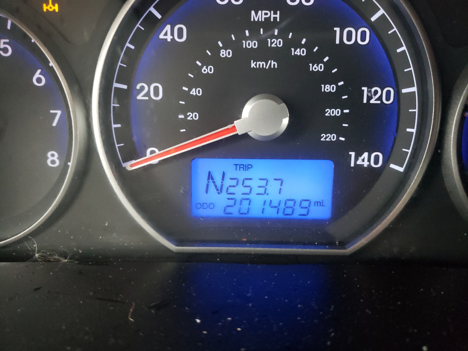 Photo 8 from auction – 2010 HYUNDAI SANTA FE G with VIN 5NMSGDAB6AH405406