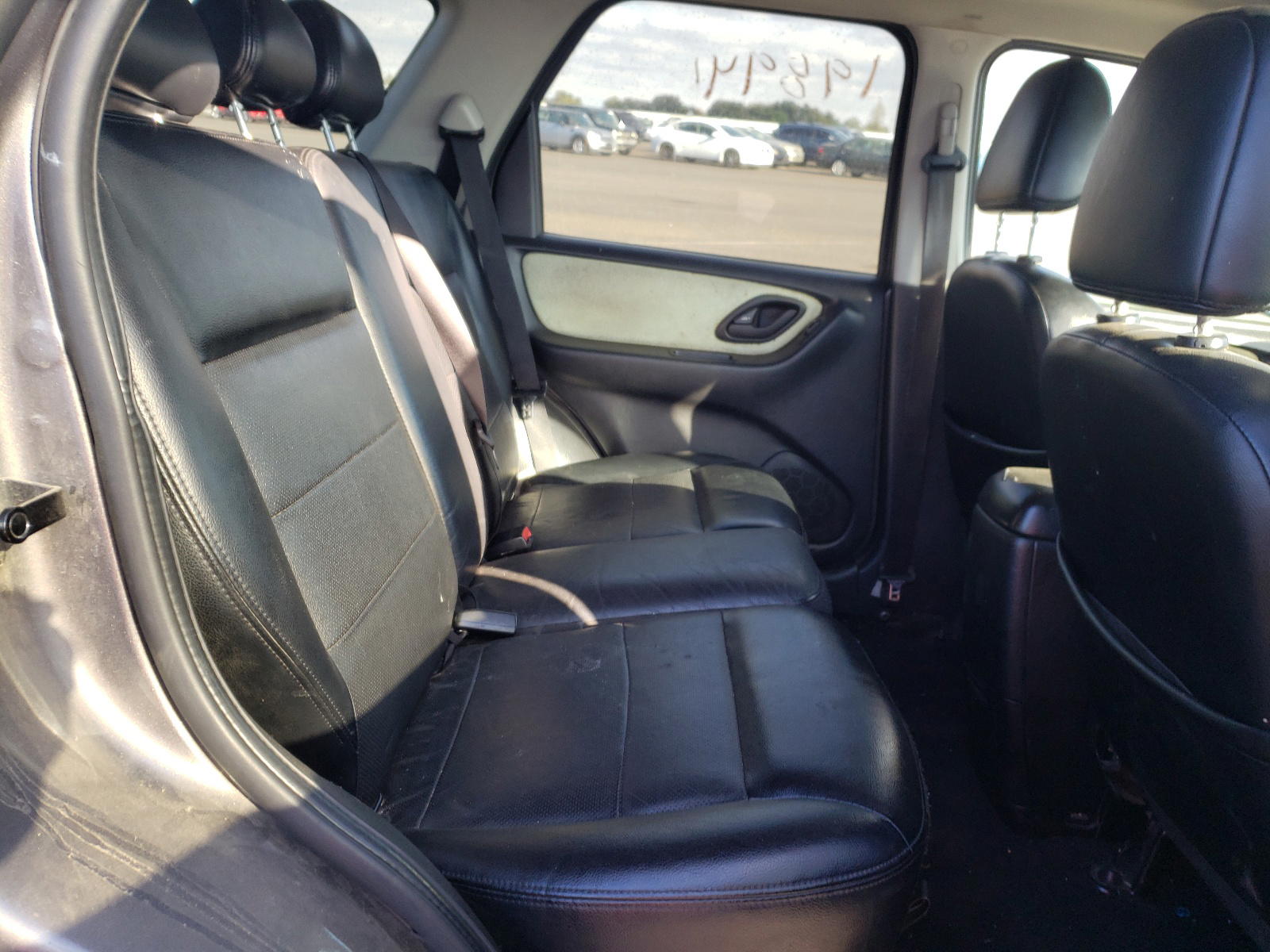 Photo 6 from auction – 2005 FORD ESCAPE LIM with VIN 1FMCU94165KD74645