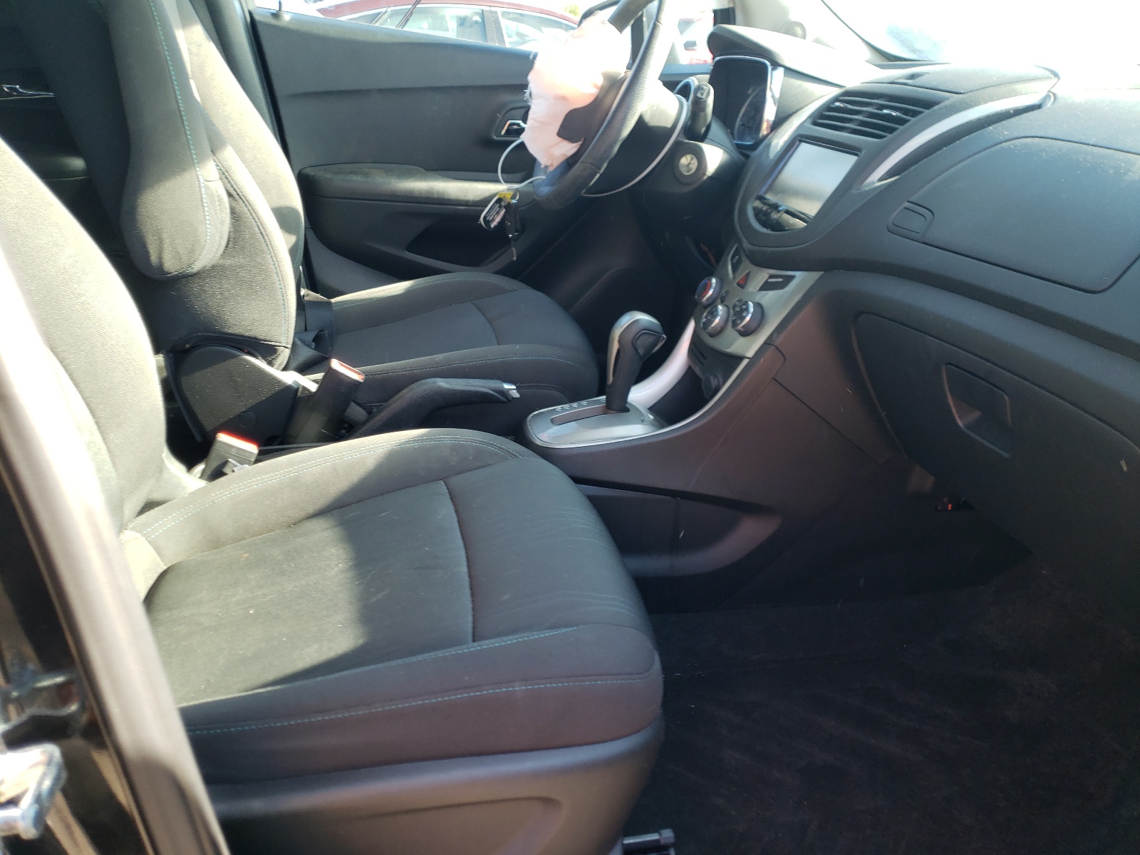 Photo 5 from auction – 2016 CHEVROLET TRAX 1LT with VIN KL7CJPSB3GB732362