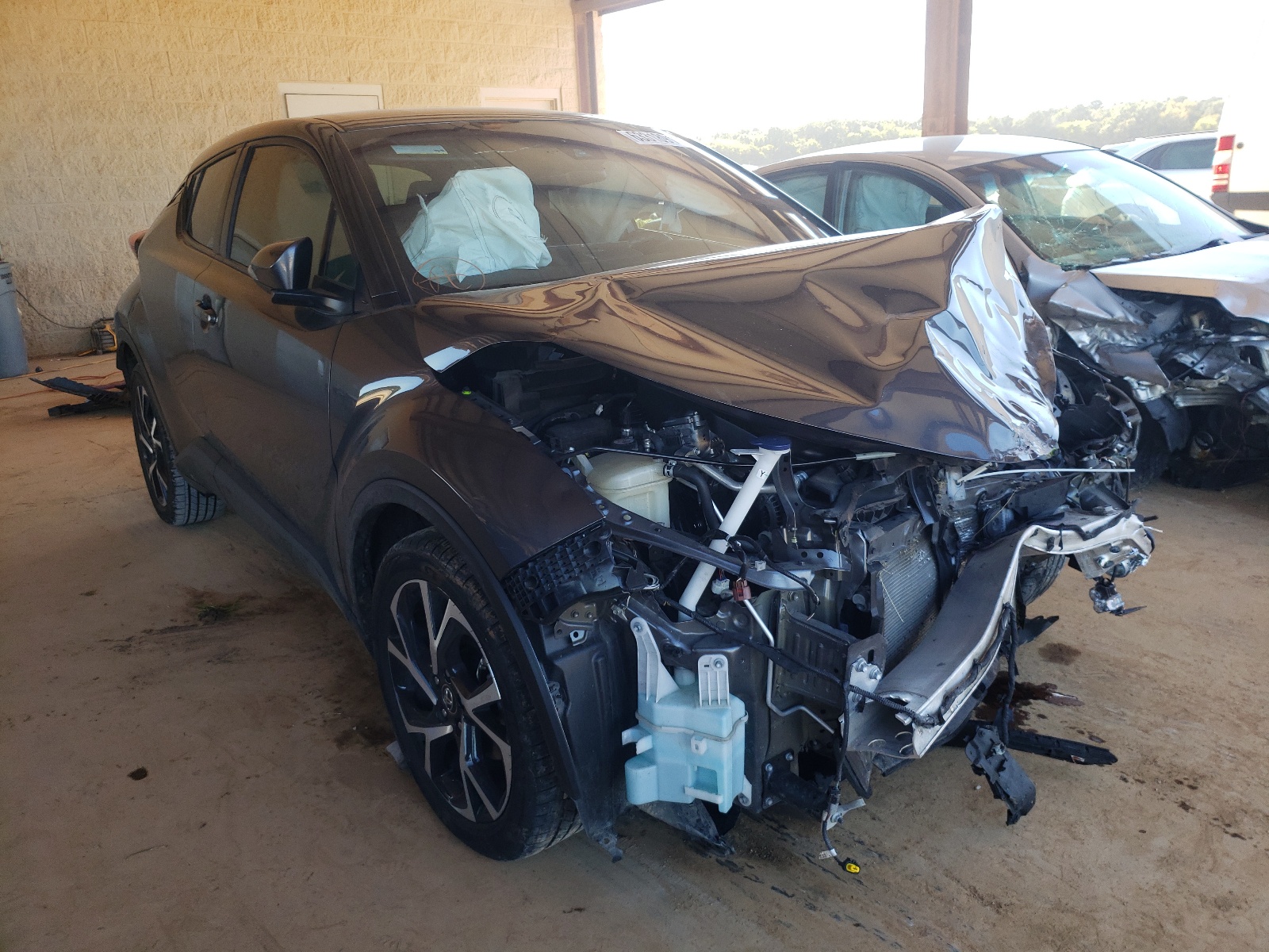 Photo 1 from auction – 2018 TOYOTA C-HR XLE with VIN NMTKHMBX9JR052002