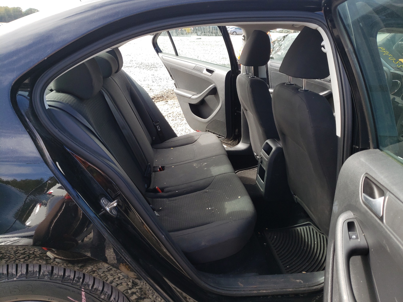 Photo 6 from auction – 2015 VOLKSWAGEN JETTA with VIN 3VW2K7AJ4FM280088