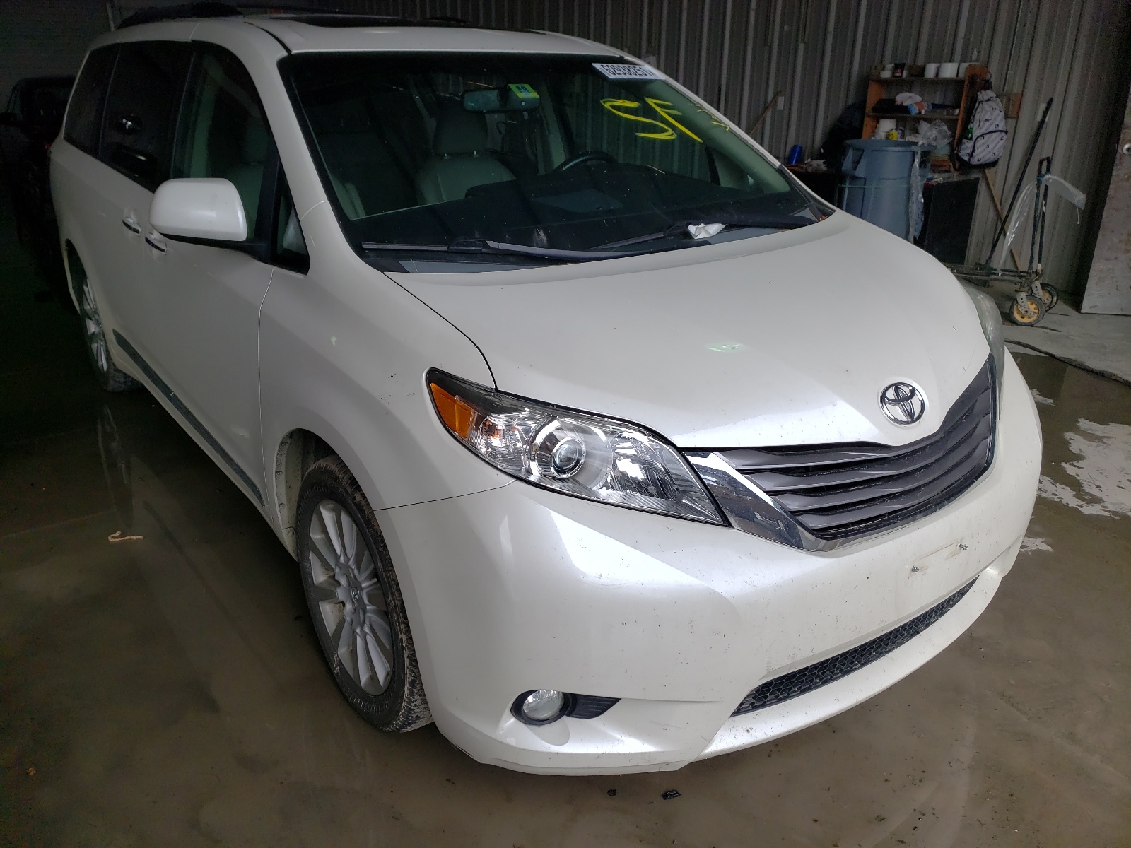 TOYOTA SIENNA XLE 2015 with VIN 5TDDK3DC2FS122950 - Photo from auction