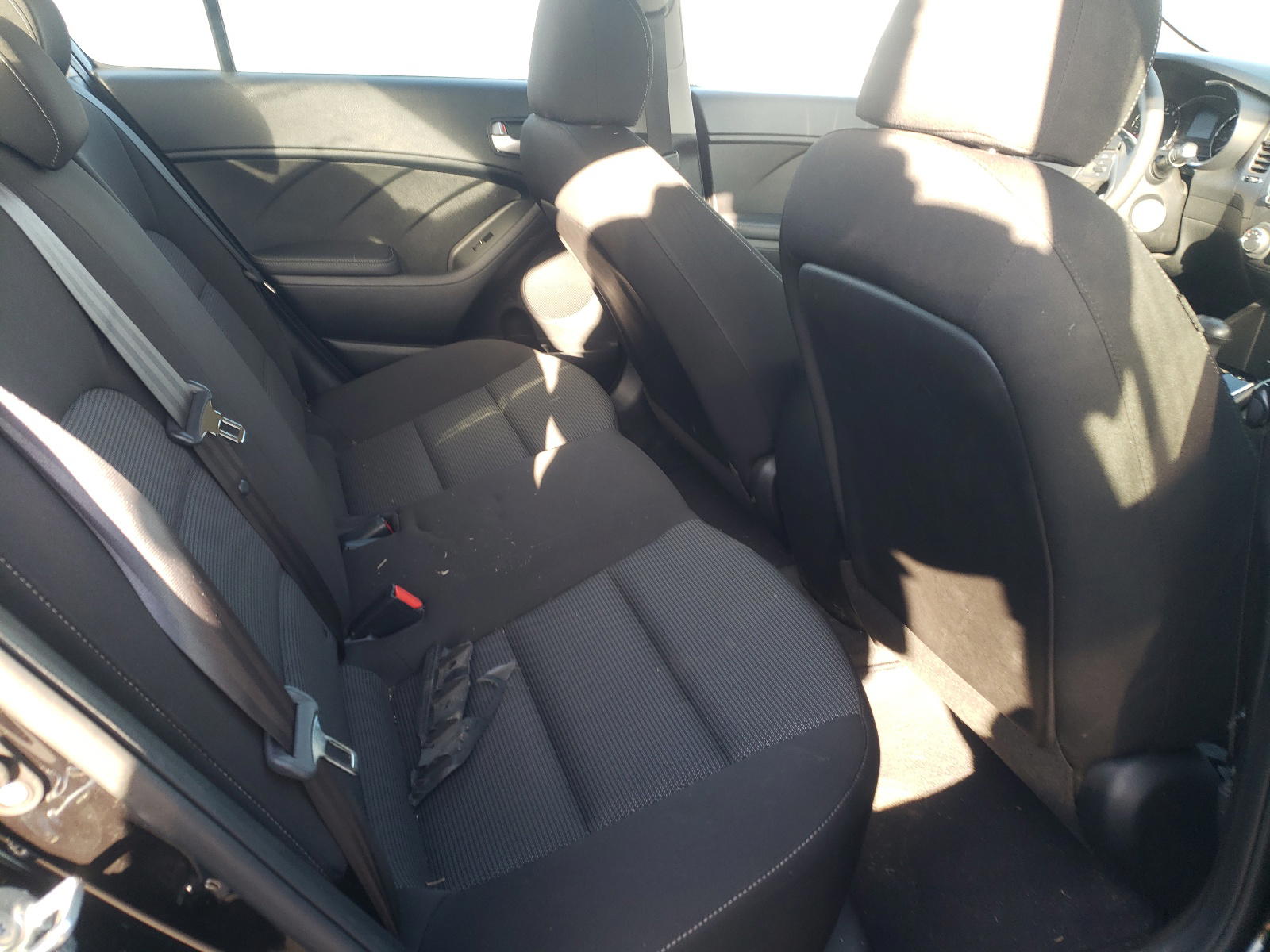 Photo 6 from auction – 2017 KIA FORTE LX with VIN 3KPFK4A75HE074413