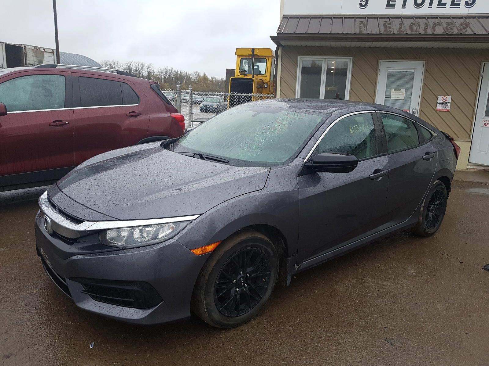 Photo 2 from auction – 2017 HONDA CIVIC DX with VIN 2HGFC2E27HH025266