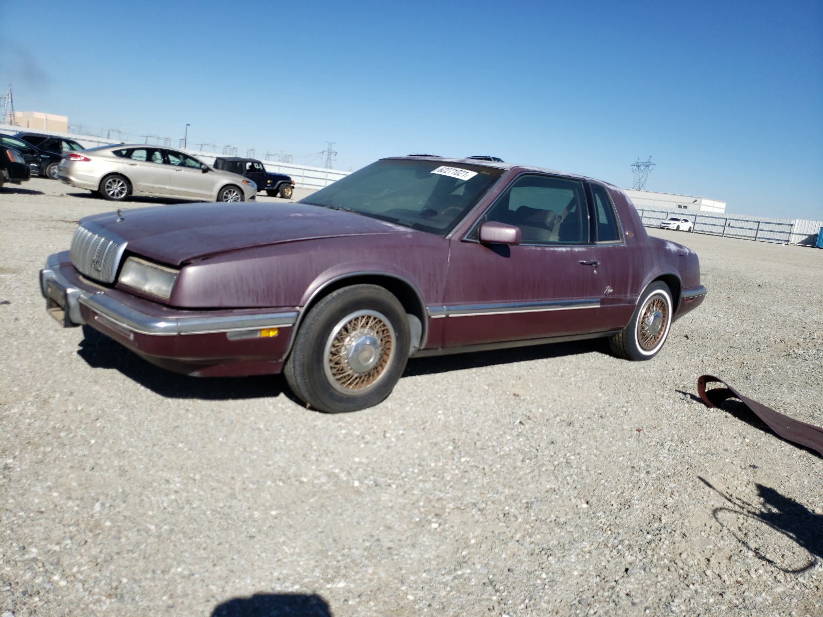 Photo 2 from auction – 1992 BUICK RIVIERA with VIN 1G4EZ13LXNU402580