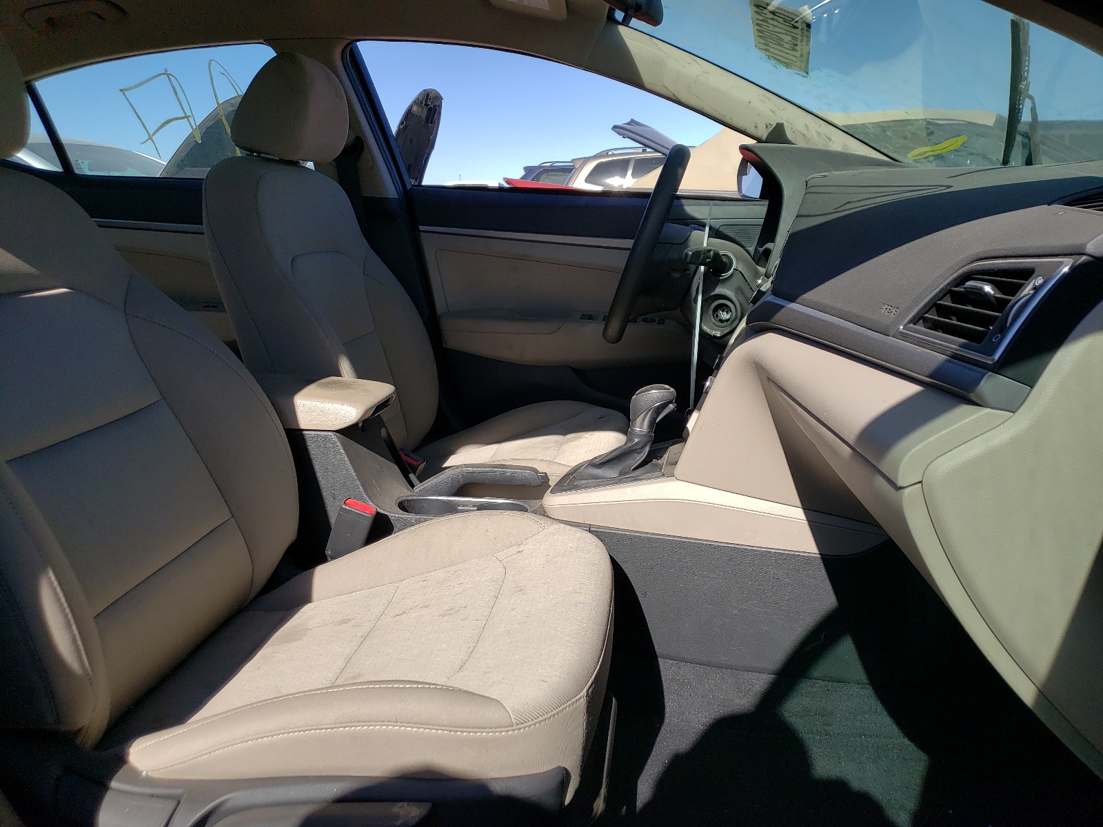 Photo 5 from auction – 2018 HYUNDAI ELANTRA SE with VIN 5NPD74LF2JH301751