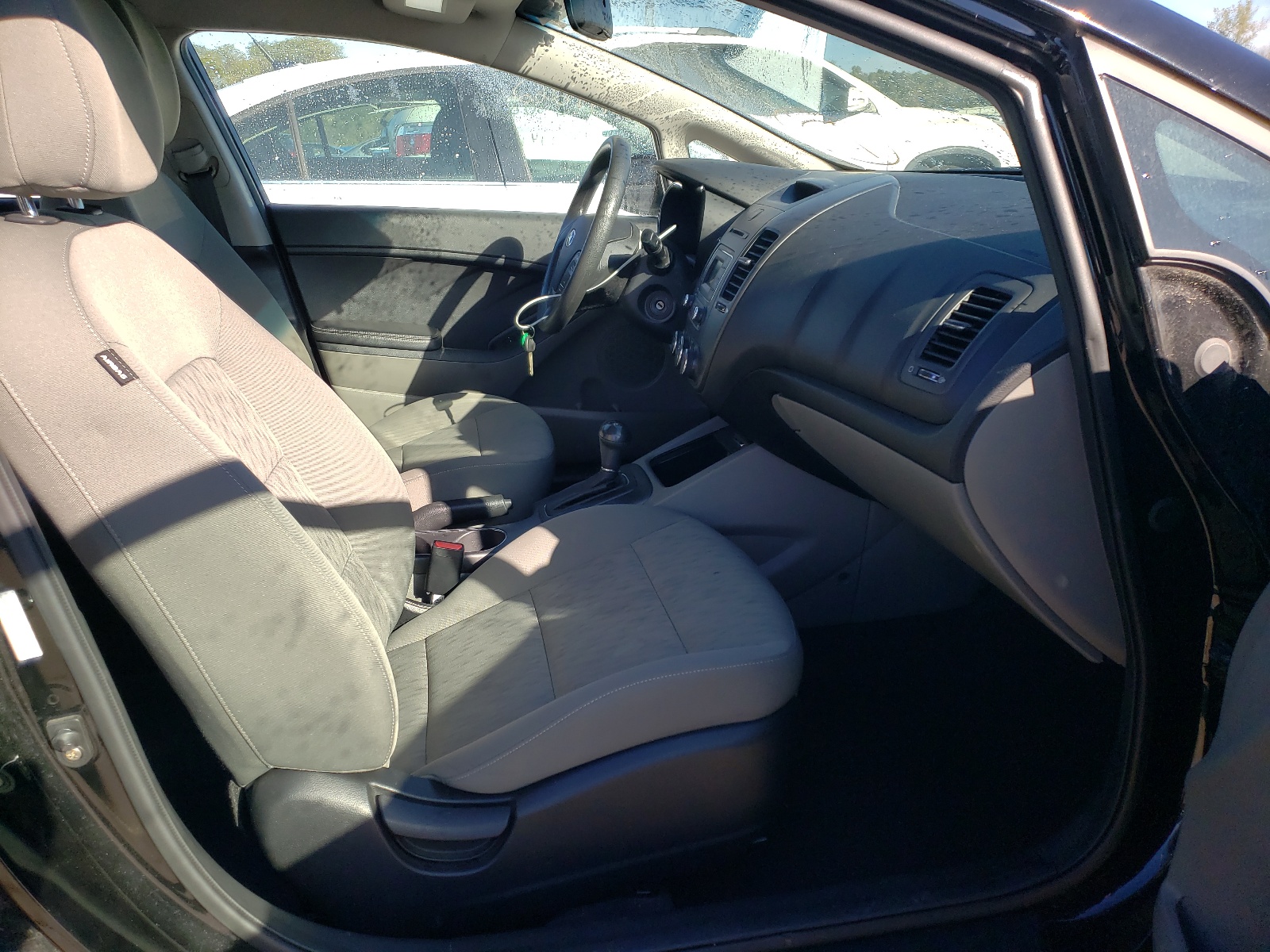 Photo 5 from auction – 2015 KIA FORTE LX with VIN KNAFK4A62F5388517