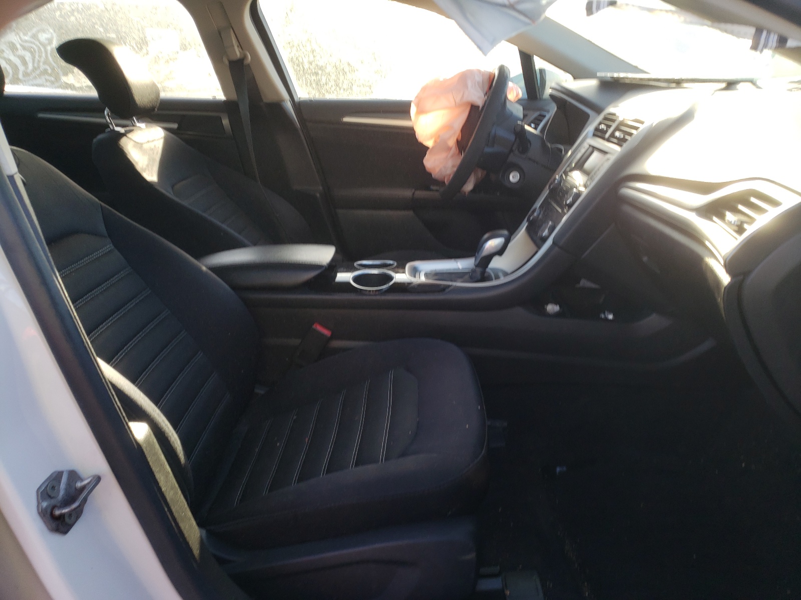 Photo 5 from auction – 2014 FORD FUSION SE with VIN 3FA6P0H7XER134034