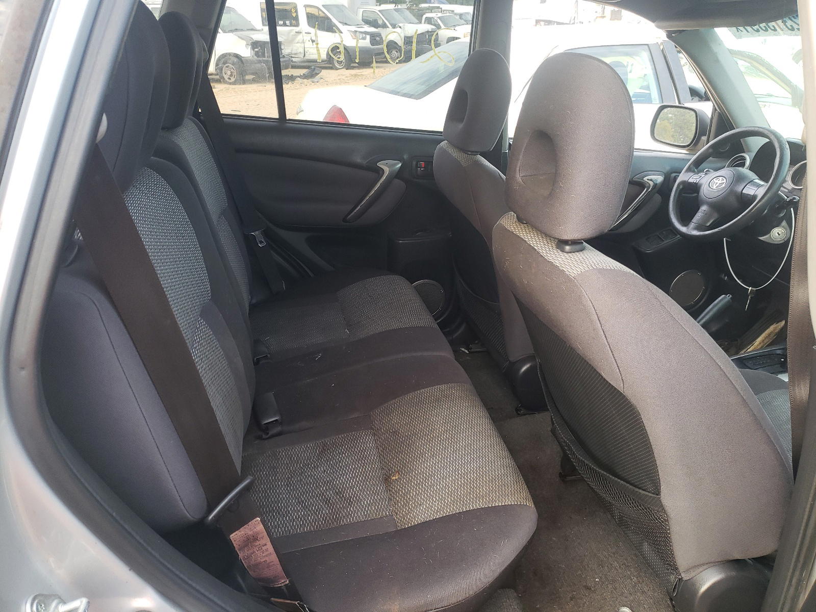 Photo 6 from auction – 2005 TOYOTA RAV4 with VIN JTEGD20V750052450