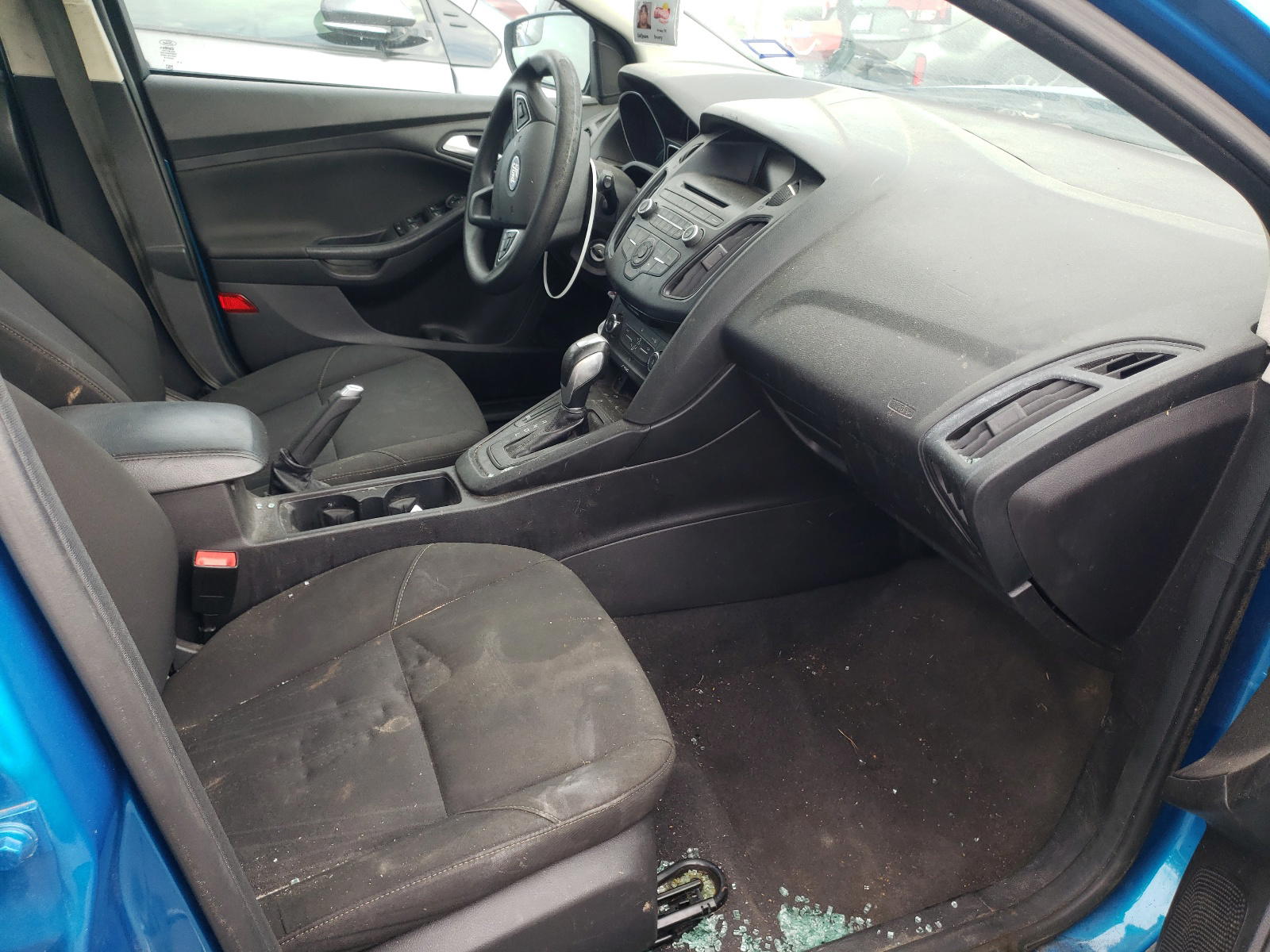 Photo 5 from auction – 2015 FORD FOCUS SE with VIN 1FADP3K21FL222864