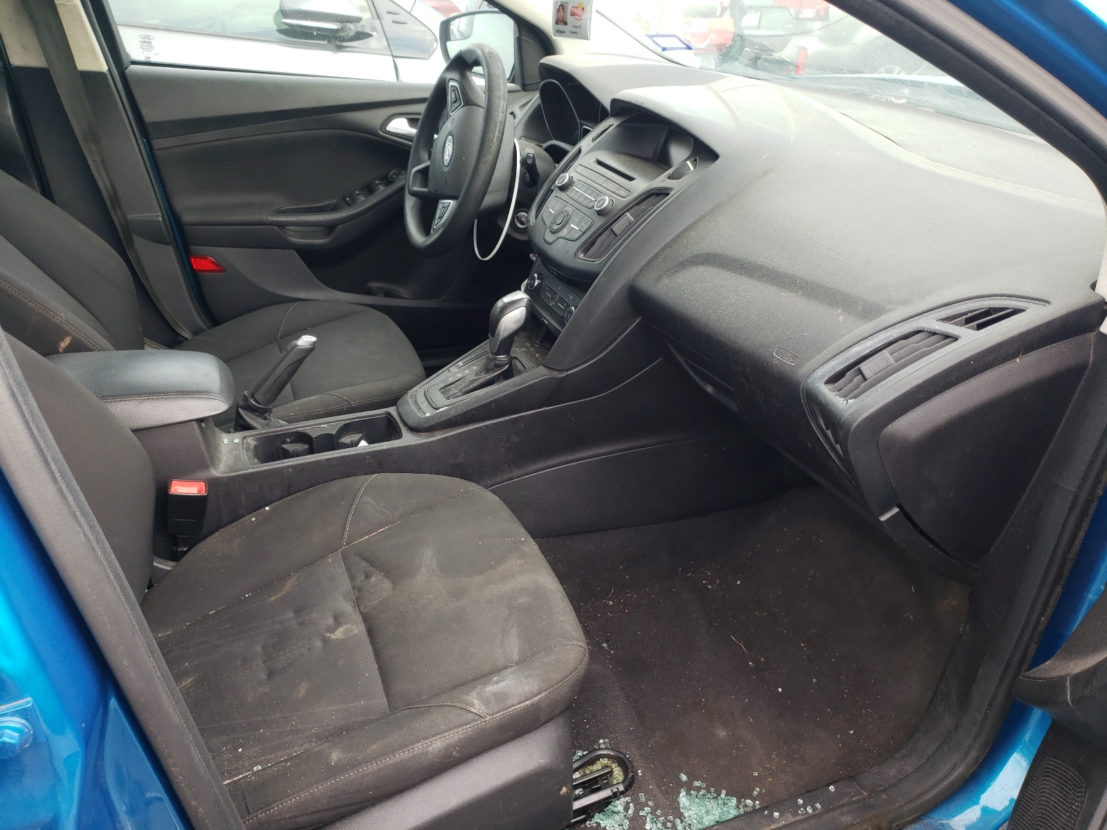 Фото 5 с аукциона – 2015 FORD FOCUS SE с VIN 1FADP3K21FL222864