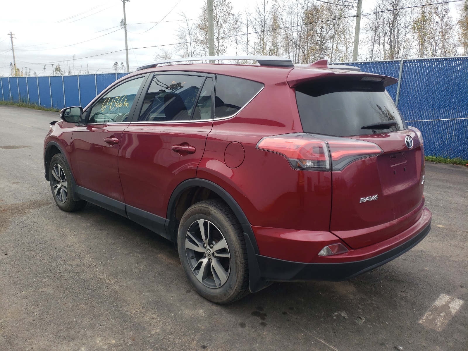 Photo 3 from auction – 2018 TOYOTA RAV4 LE with VIN 2T3BFREVXJW825864
