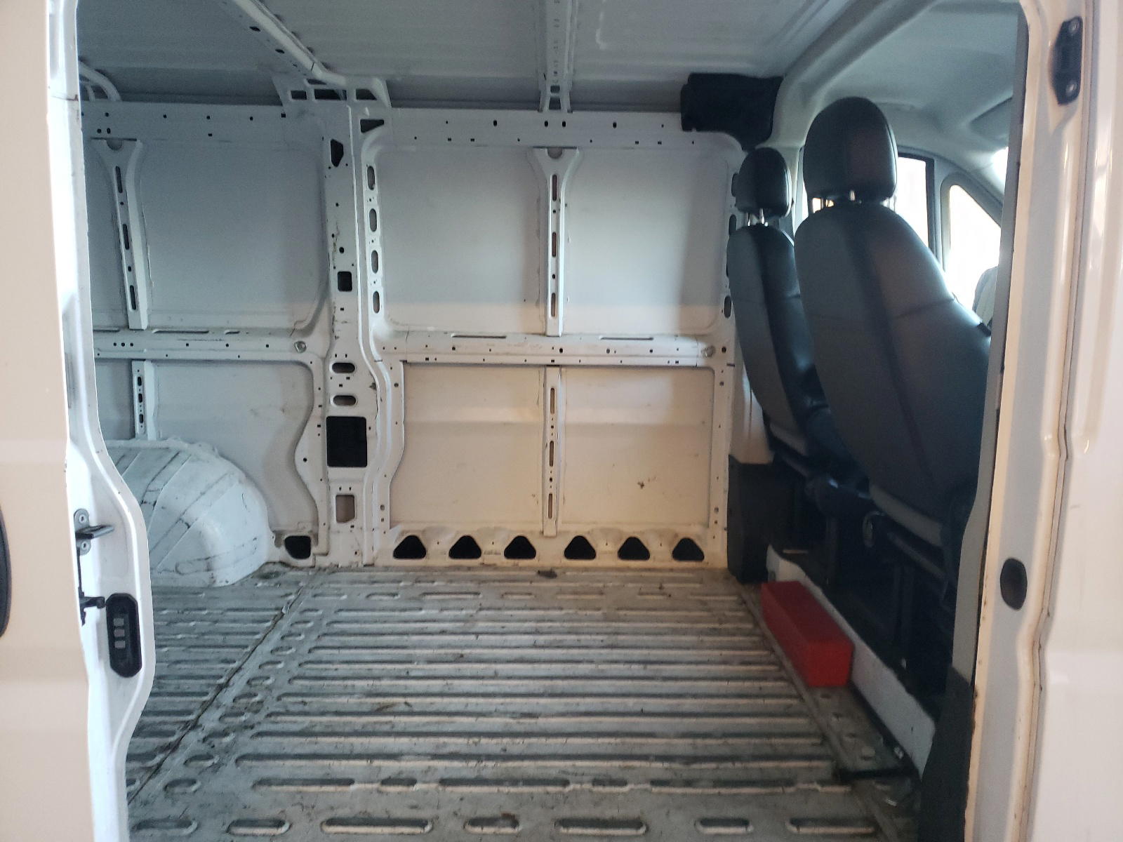 Photo 6 from auction – 2017 RAM PROMASTER with VIN 3C6TRVAG3HE532171