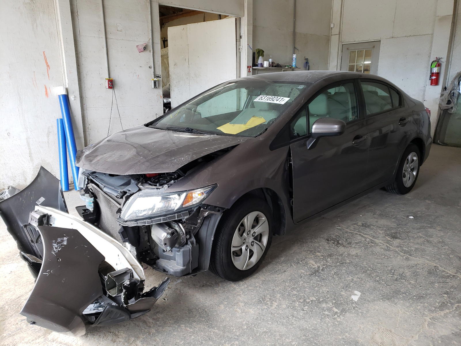 Photo 2 from auction – 2014 HONDA CIVIC LX with VIN 19XFB2F58EE061632