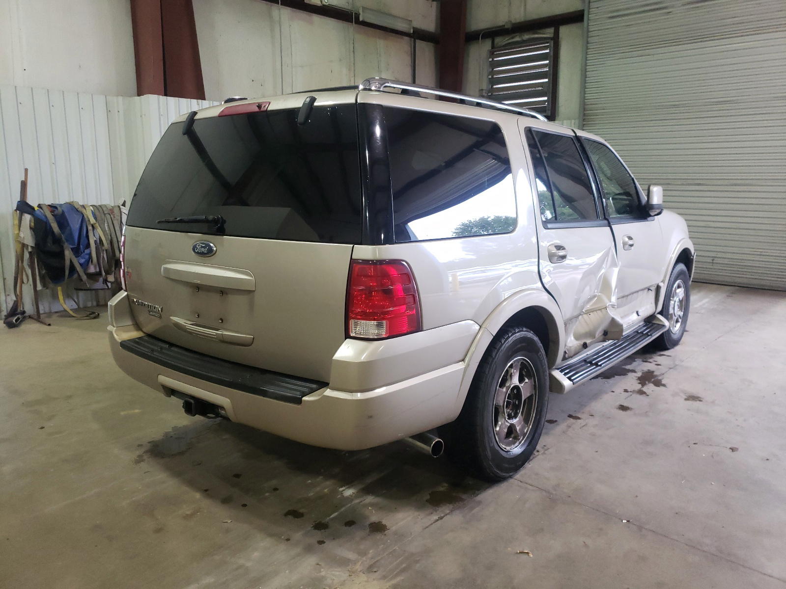 Photo 16 from auction – 2005 FORD EXPEDITION with VIN 1FMPU19545LA03119