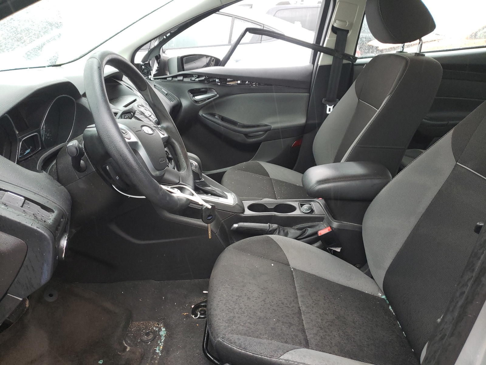 Photo 5 from auction – 2014 FORD FOCUS SE with VIN 1FADP3F22EL285934