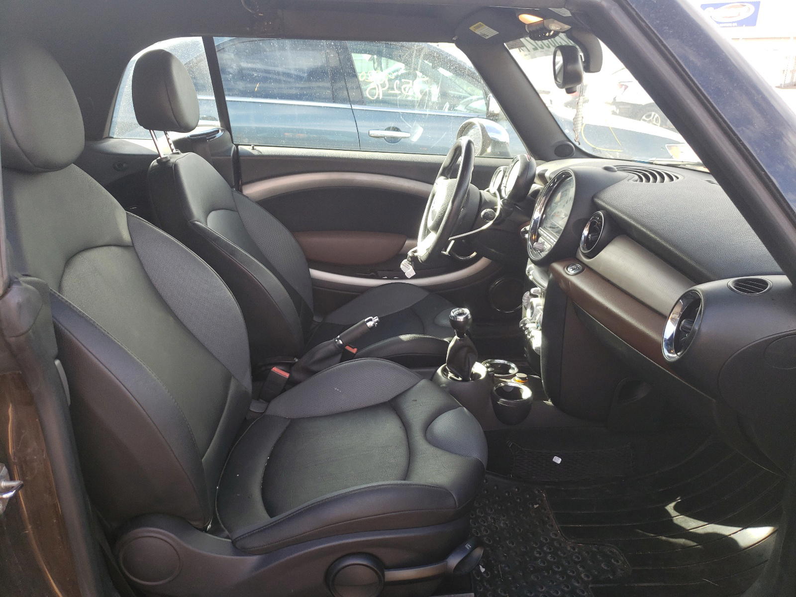 Photo 18 from auction – 2009 MINI COOPER with VIN WMWMR33519TJ93929