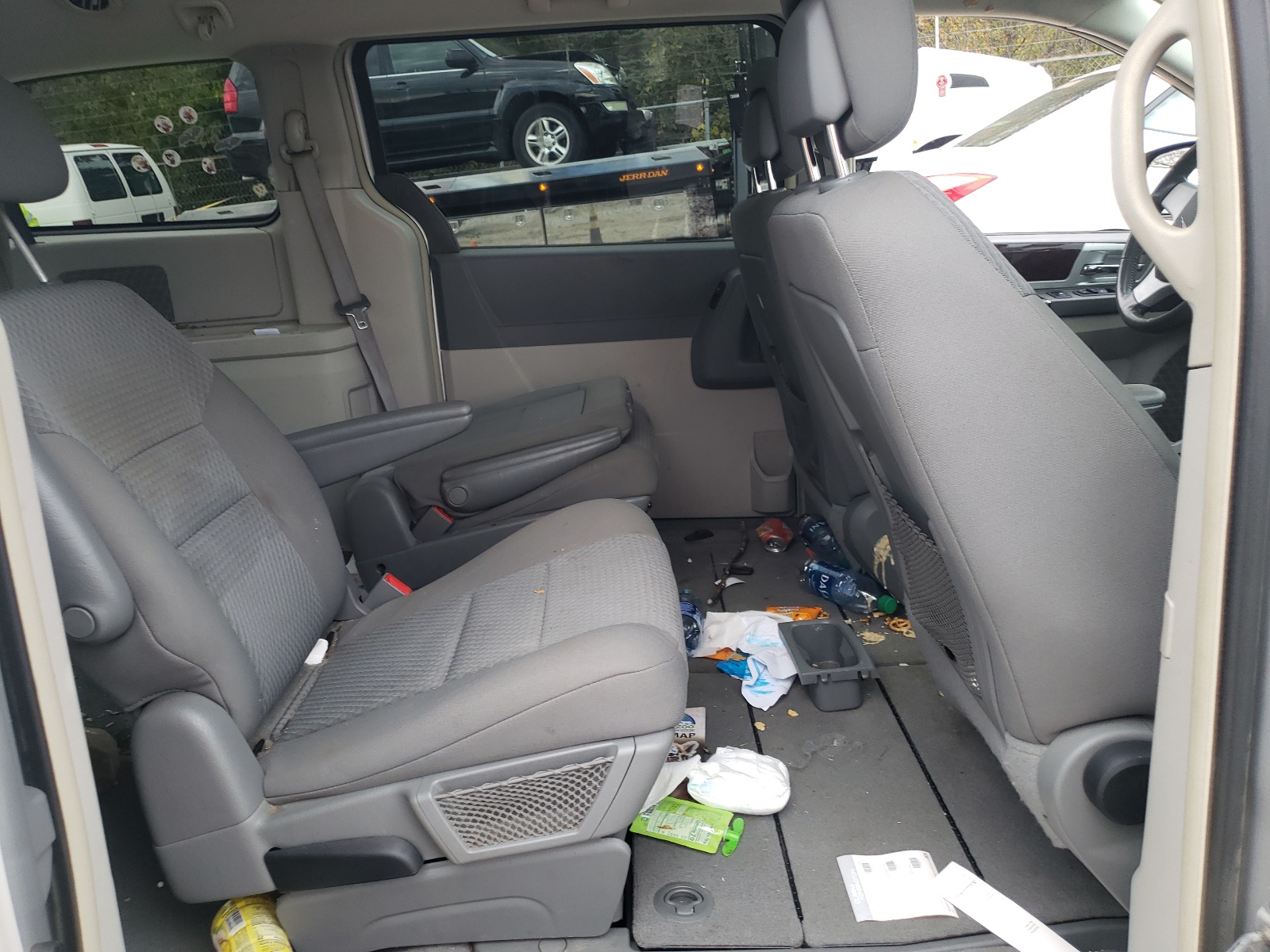 Photo 6 from auction – 2010 CHRYSLER TOWN & COU with VIN 2A4RR5D17AR494257